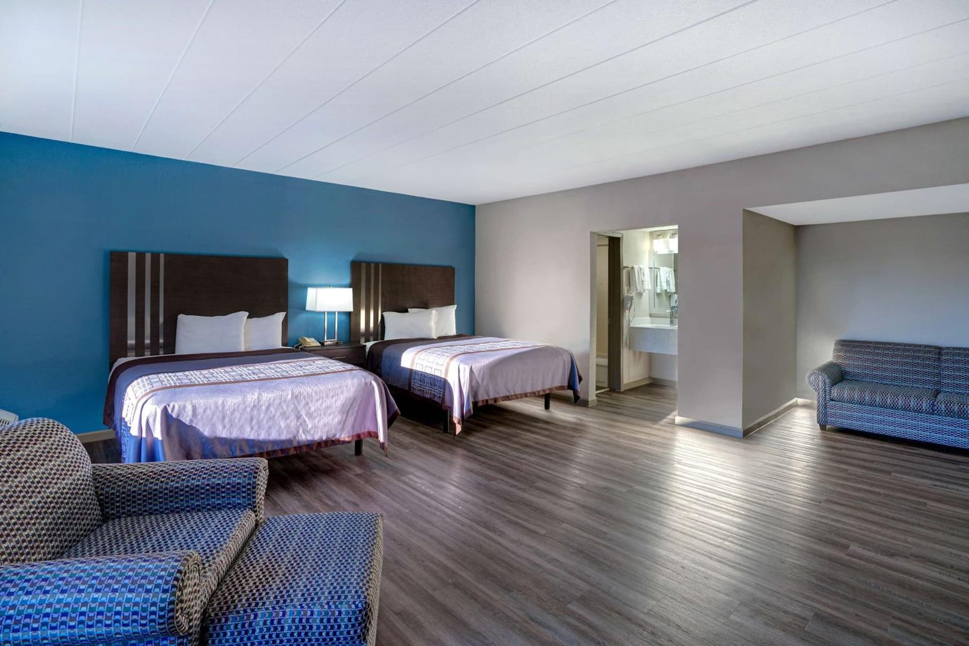 Motel 6 Burlington gallery photo in Burlington, NC — image 7