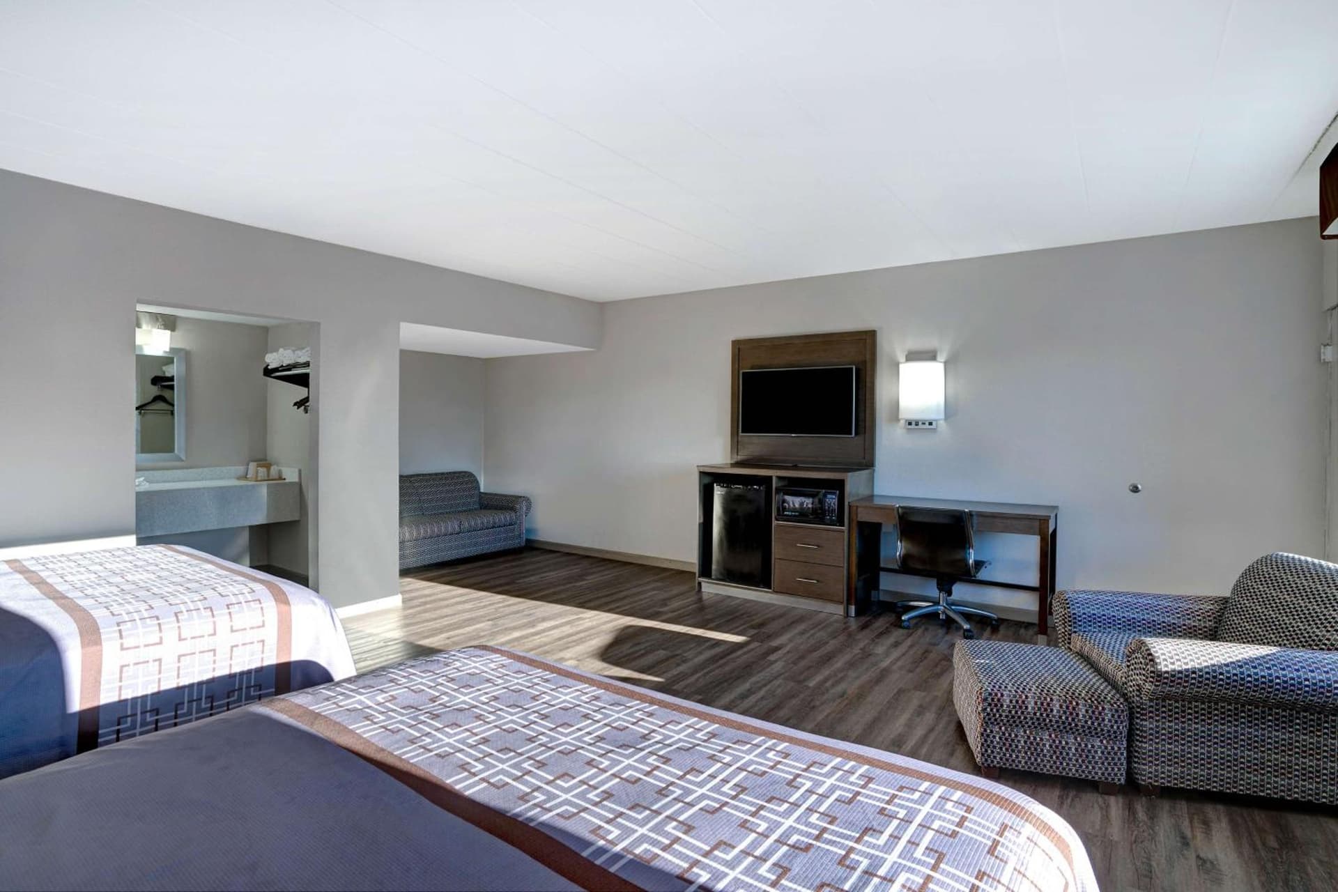 Motel 6 Burlington gallery photo in Burlington, NC — image 27