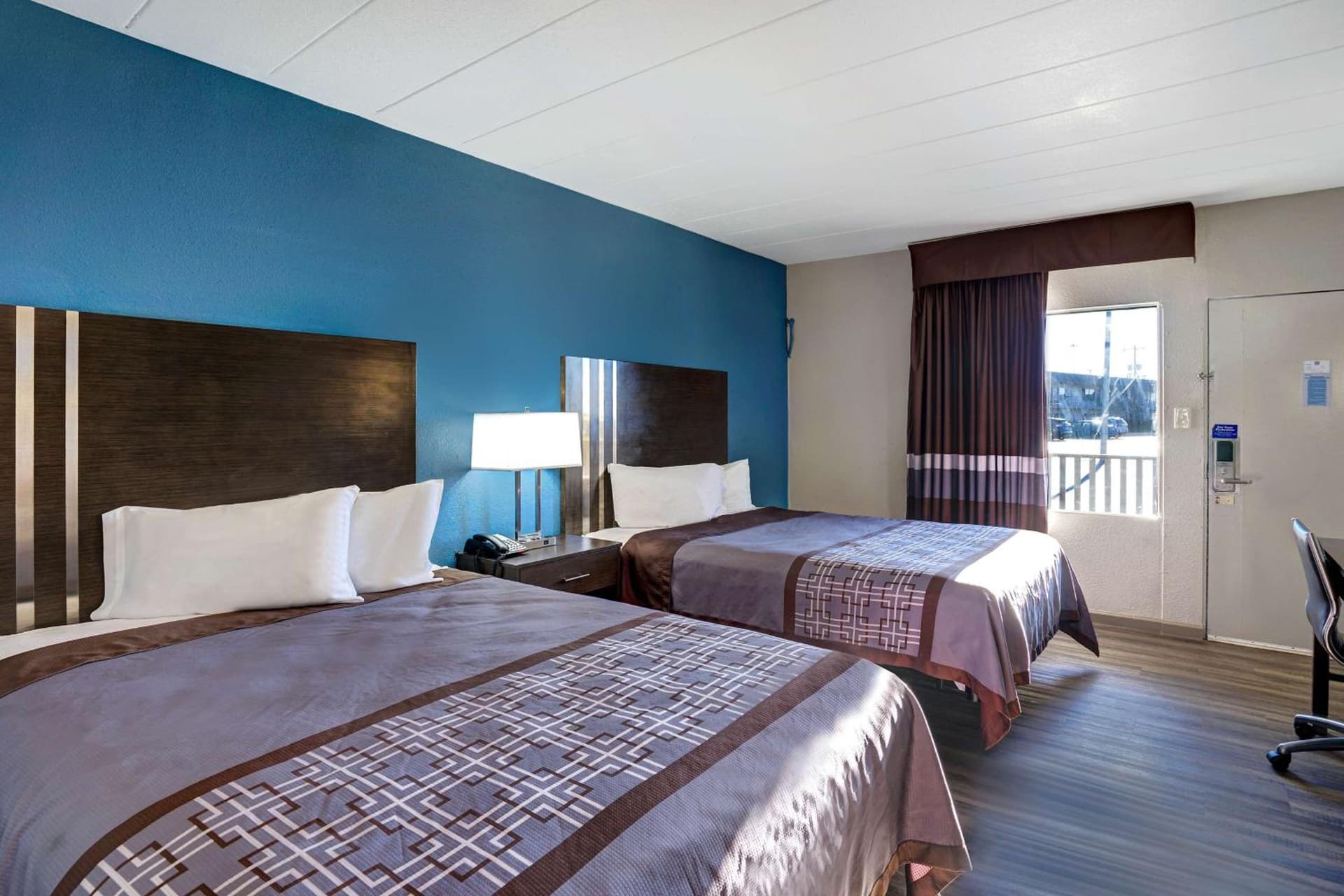 Motel 6 Burlington interior in Burlington, NC — gallery photo 2