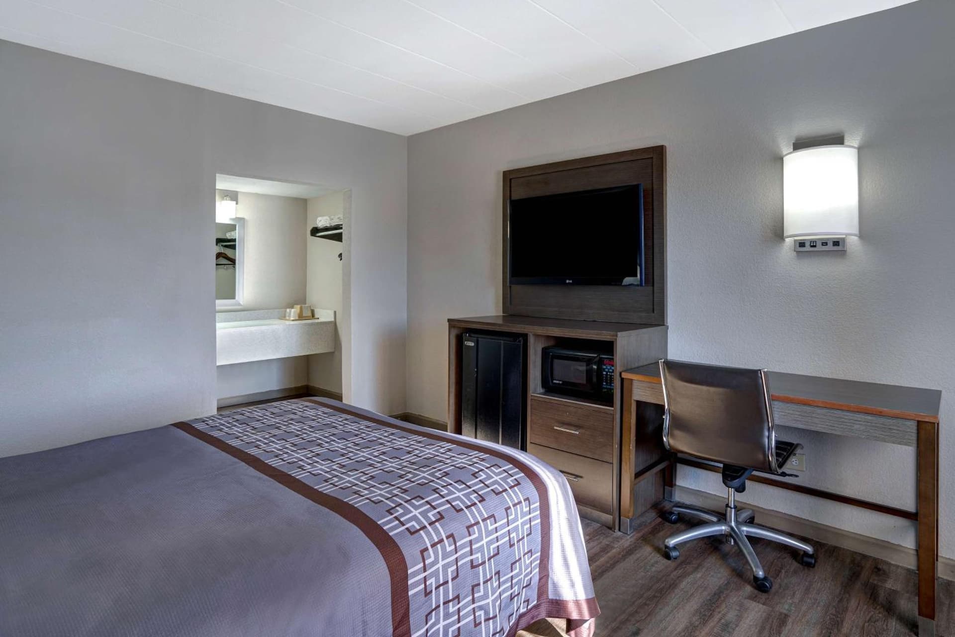 Motel 6 Burlington gallery photo in Burlington, NC — image 31