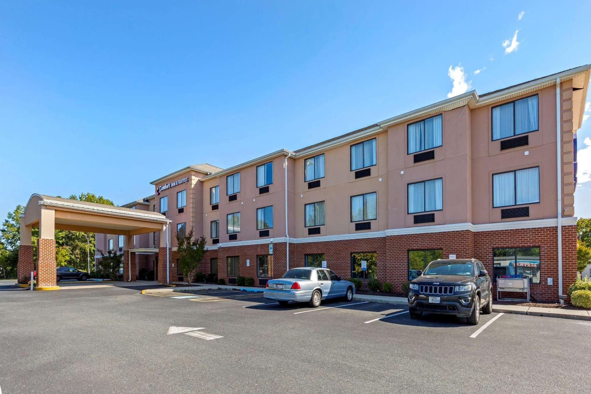 Comfort Inn & Suites Cambridge interior in Cambridge, MD — gallery photo 2