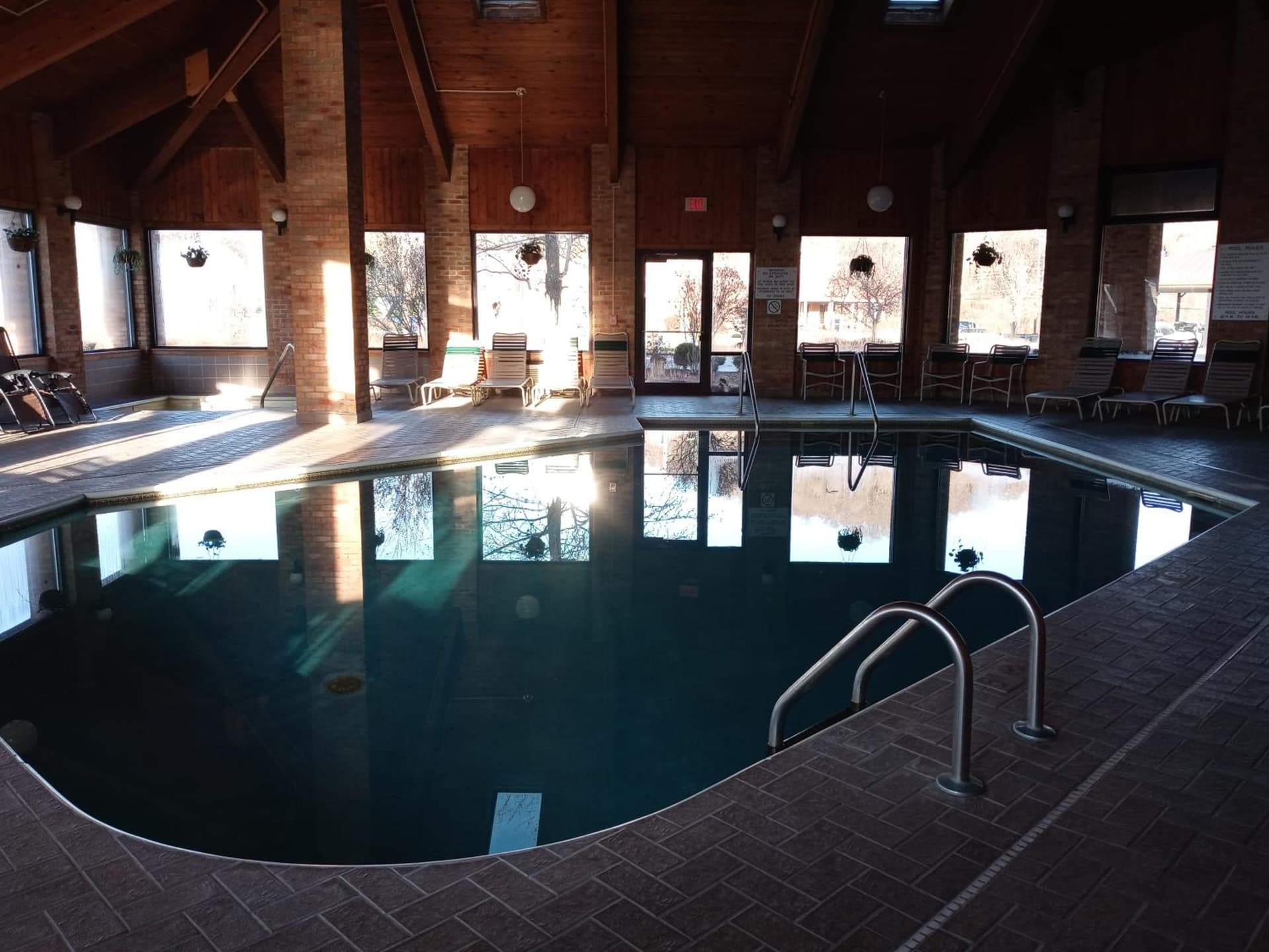 New Martinsville Inn interior in New Martinsville, WV — gallery photo 2
