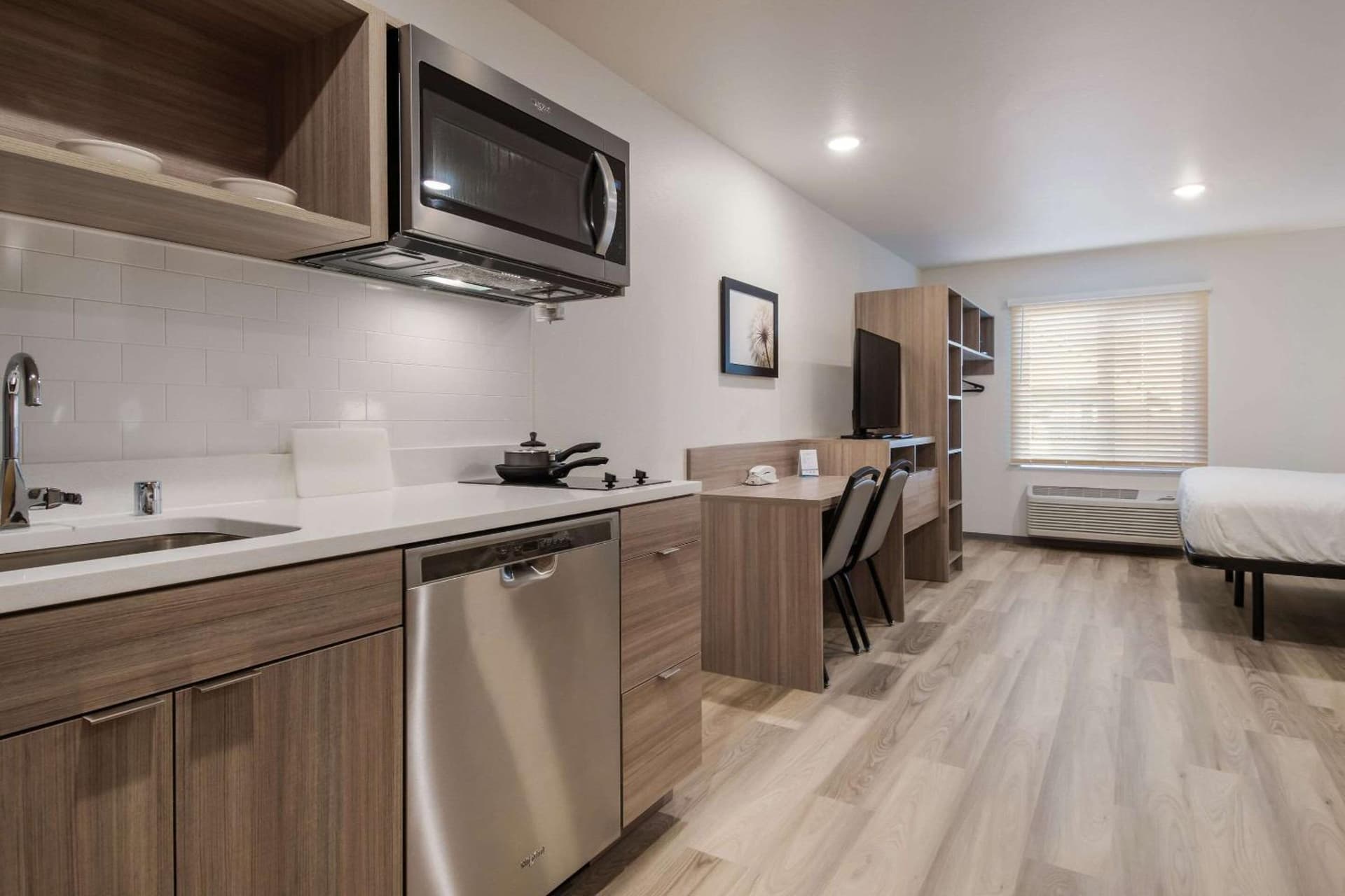 WoodSpring Suites Portland Vancouver gallery photo in Vancouver, WA — image 37