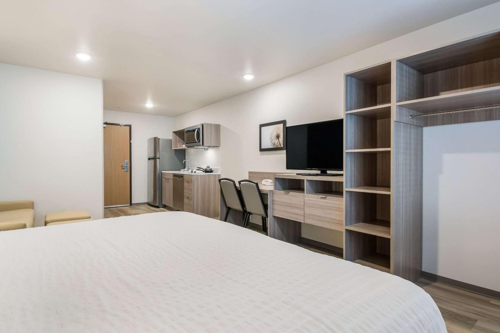 WoodSpring Suites Portland Vancouver gallery photo in Vancouver, WA — image 6