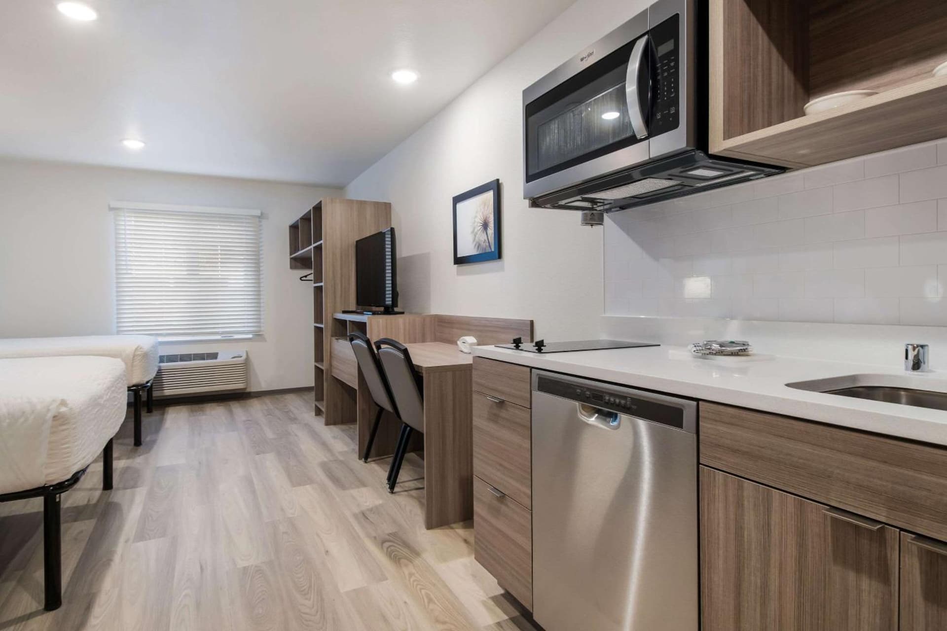WoodSpring Suites Portland Vancouver gallery photo in Vancouver, WA — image 9