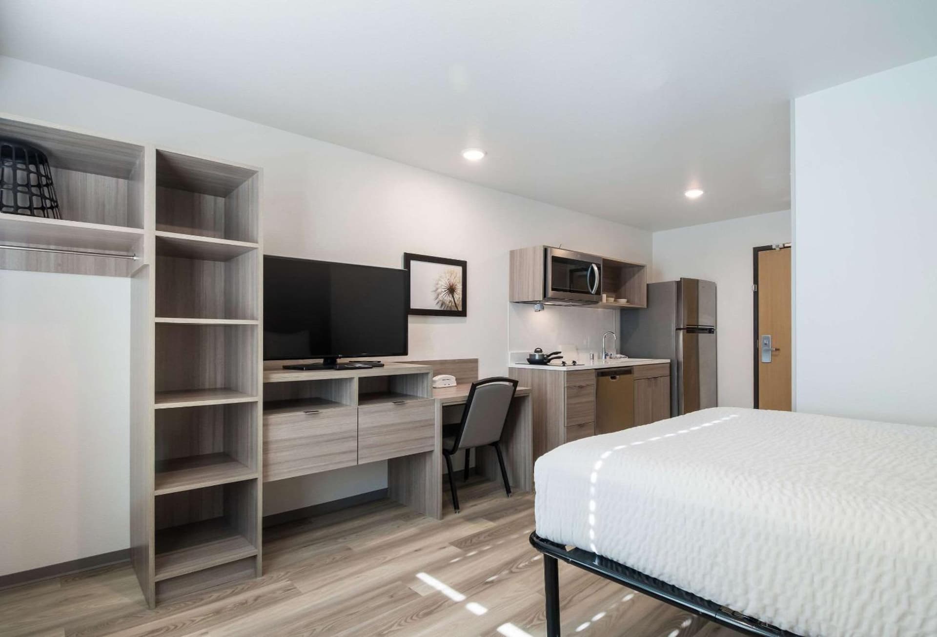 WoodSpring Suites Portland Vancouver gallery photo in Vancouver, WA — image 19