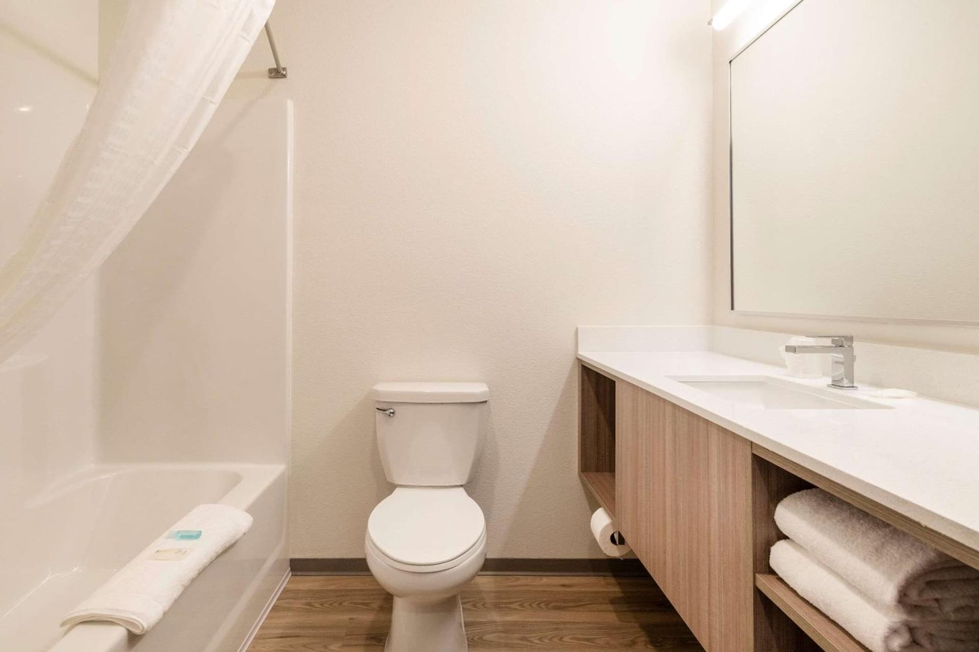 WoodSpring Suites Portland Vancouver gallery photo in Vancouver, WA — image 15