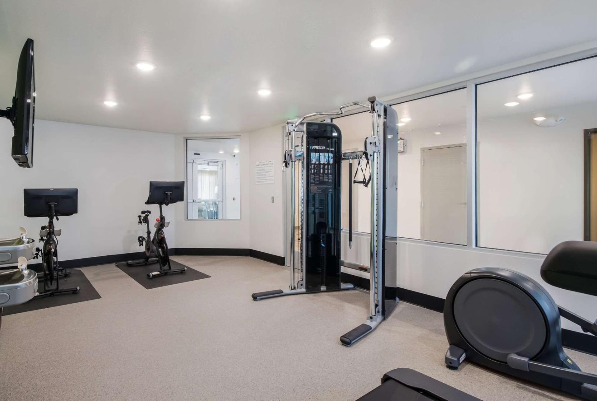 WoodSpring Suites Portland Vancouver gallery photo in Vancouver, WA — image 31
