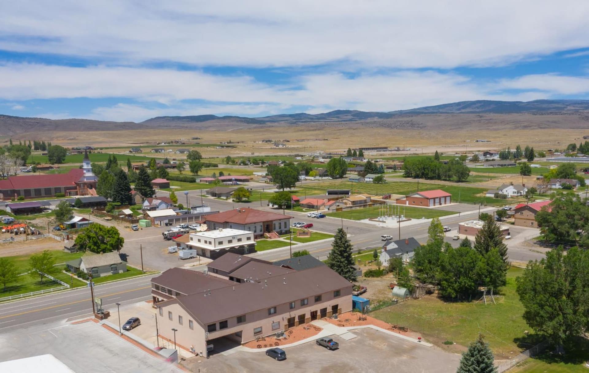 THE SNUGGLE INN featured exterior or lobby in Loa, UT — similar hotel