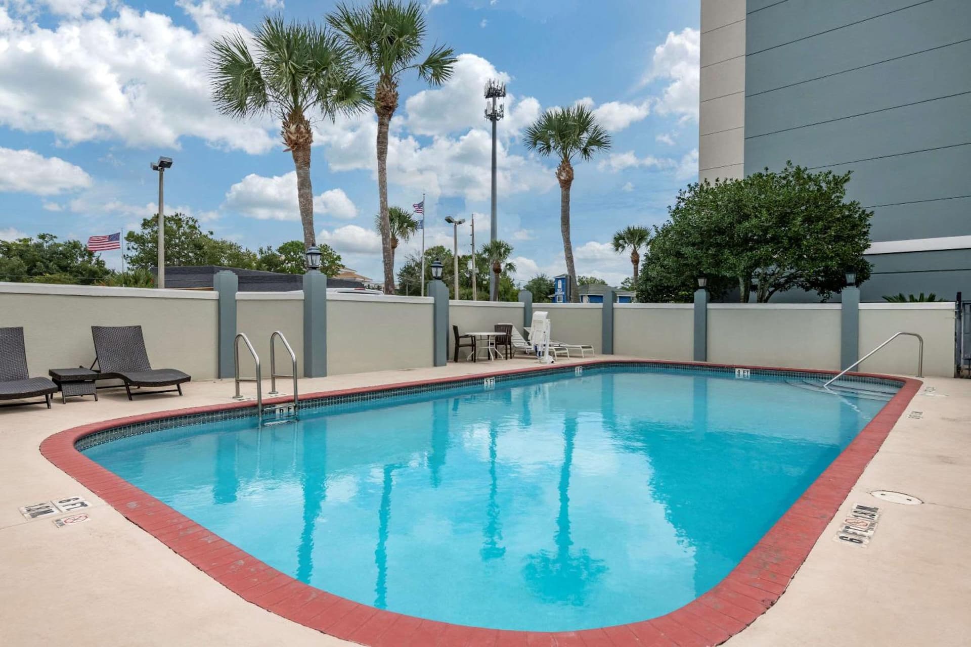 Comfort Suites Baymeadows Near Butler Blvd property views in Jacksonville, FL — gallery photo 3