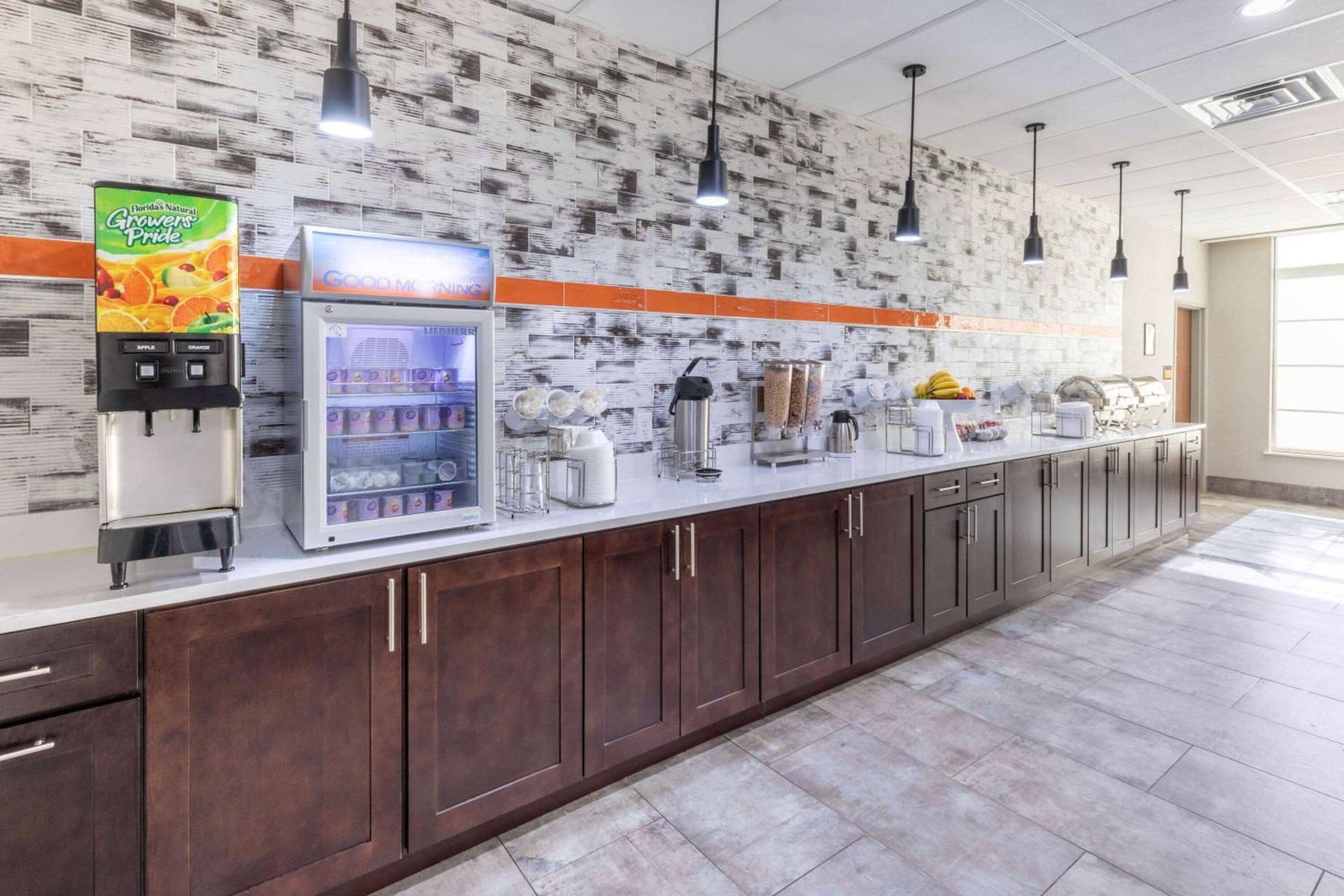 La Quinta Inn & Suites by Wyndham Dallas - Frisco Stadium gallery photo in Frisco, TX — image 4