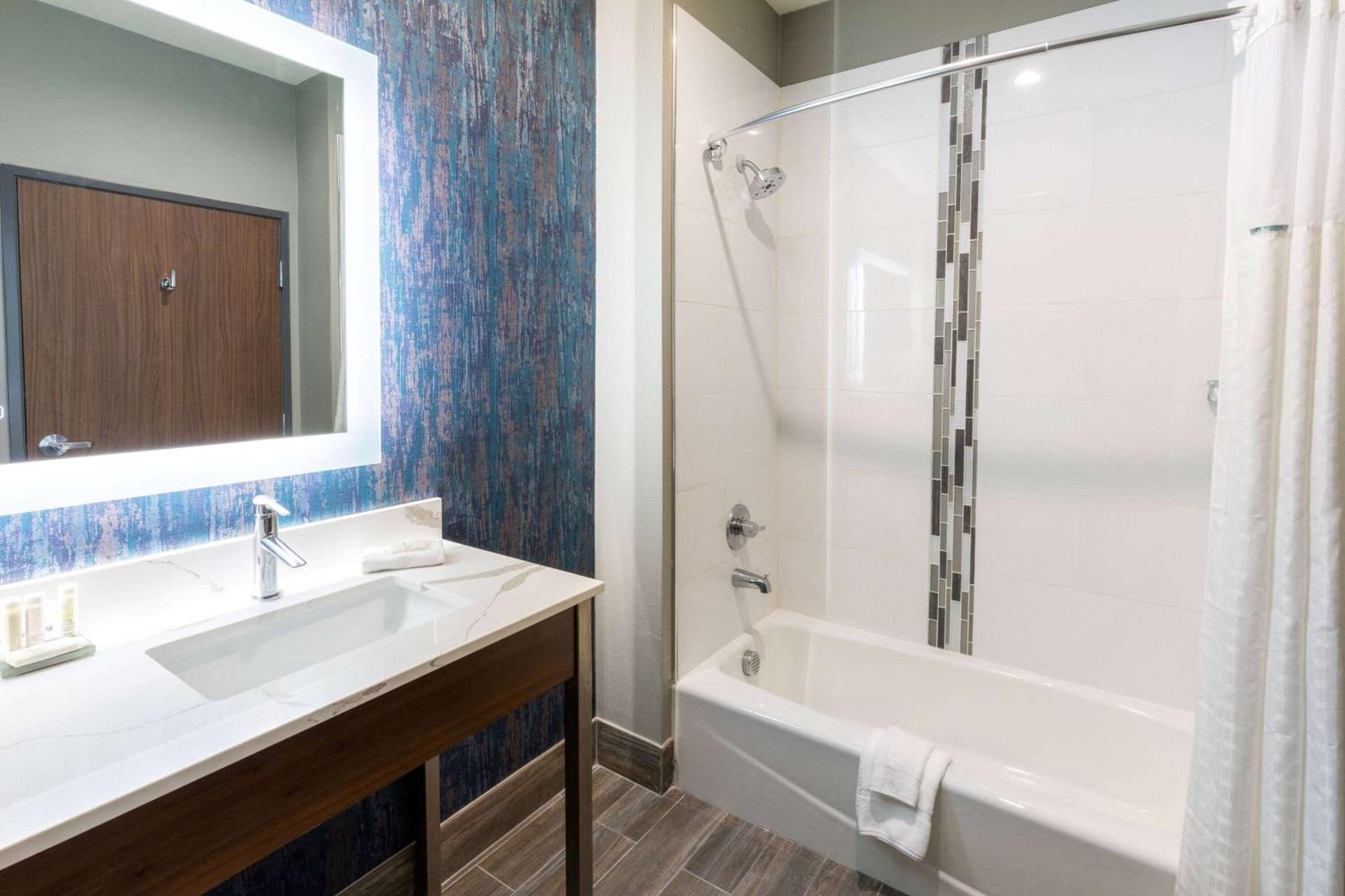 La Quinta Inn & Suites by Wyndham Dallas - Frisco Stadium gallery photo in Frisco, TX — image 31