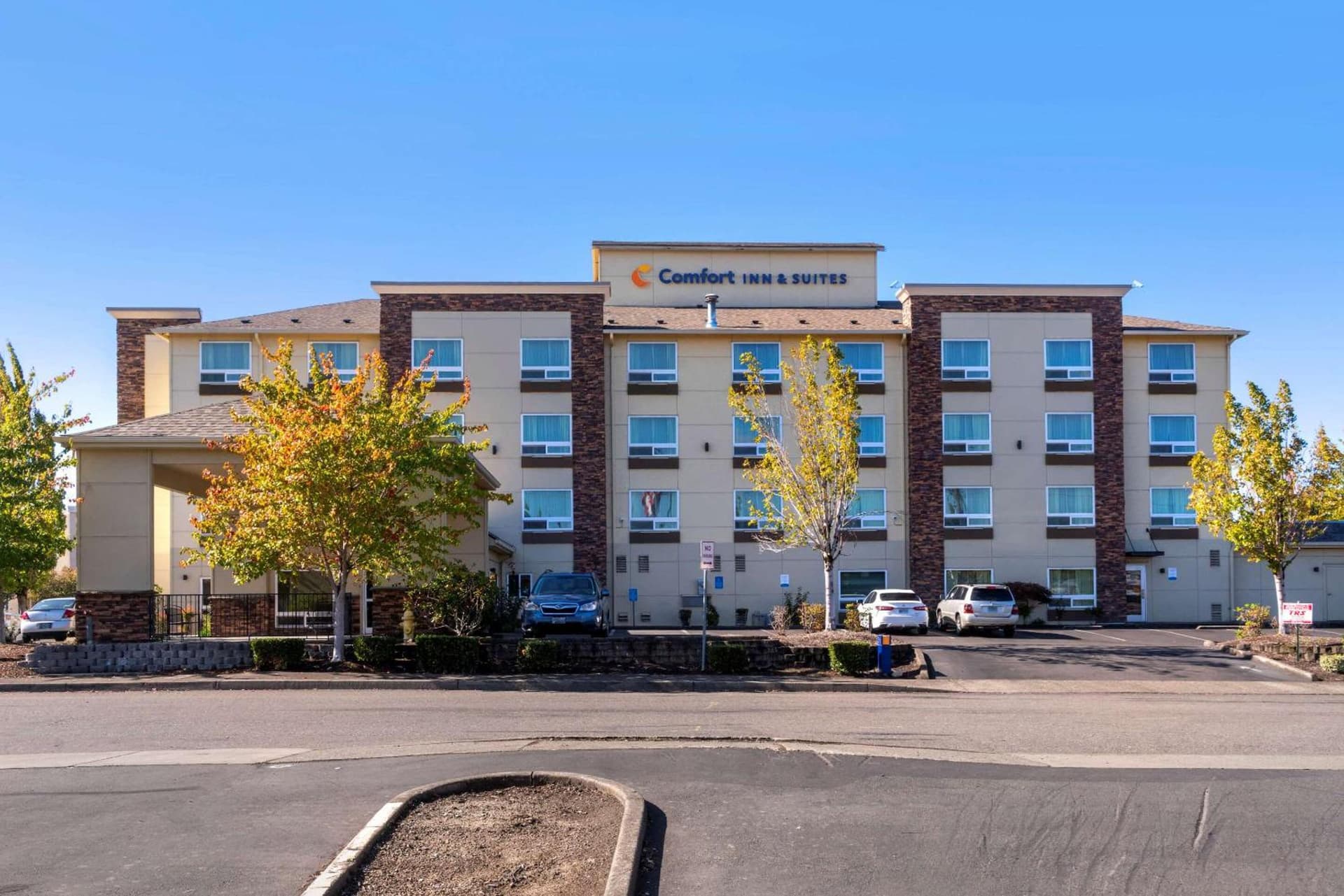 Comfort Inn & Suites Salem Northeast interior in Salem, OR — gallery photo 2