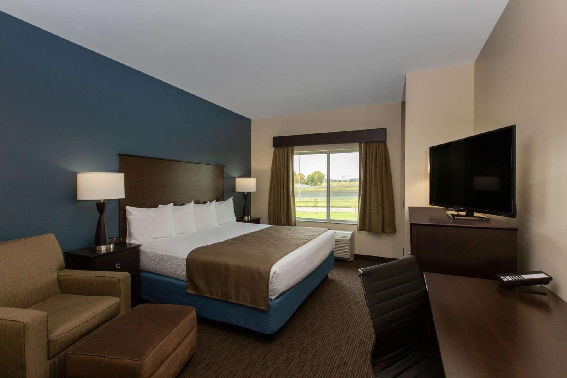 AmericInn by Wyndham Sioux Falls North gallery photo in Sioux Falls, SD — image 41