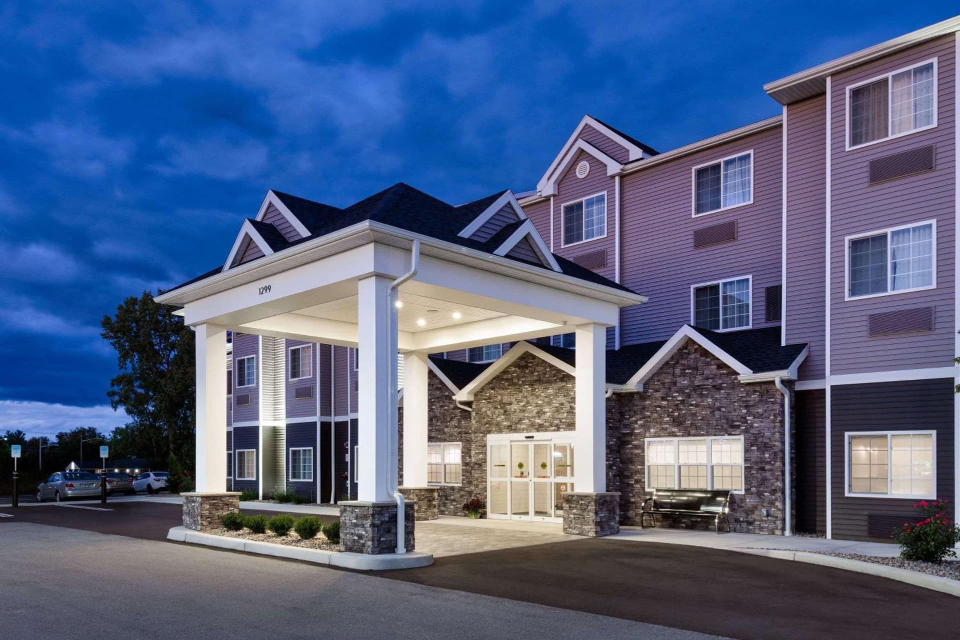 Microtel Inn & Suites by Wyndham Farmington interior in Canandaigua — gallery photo 2