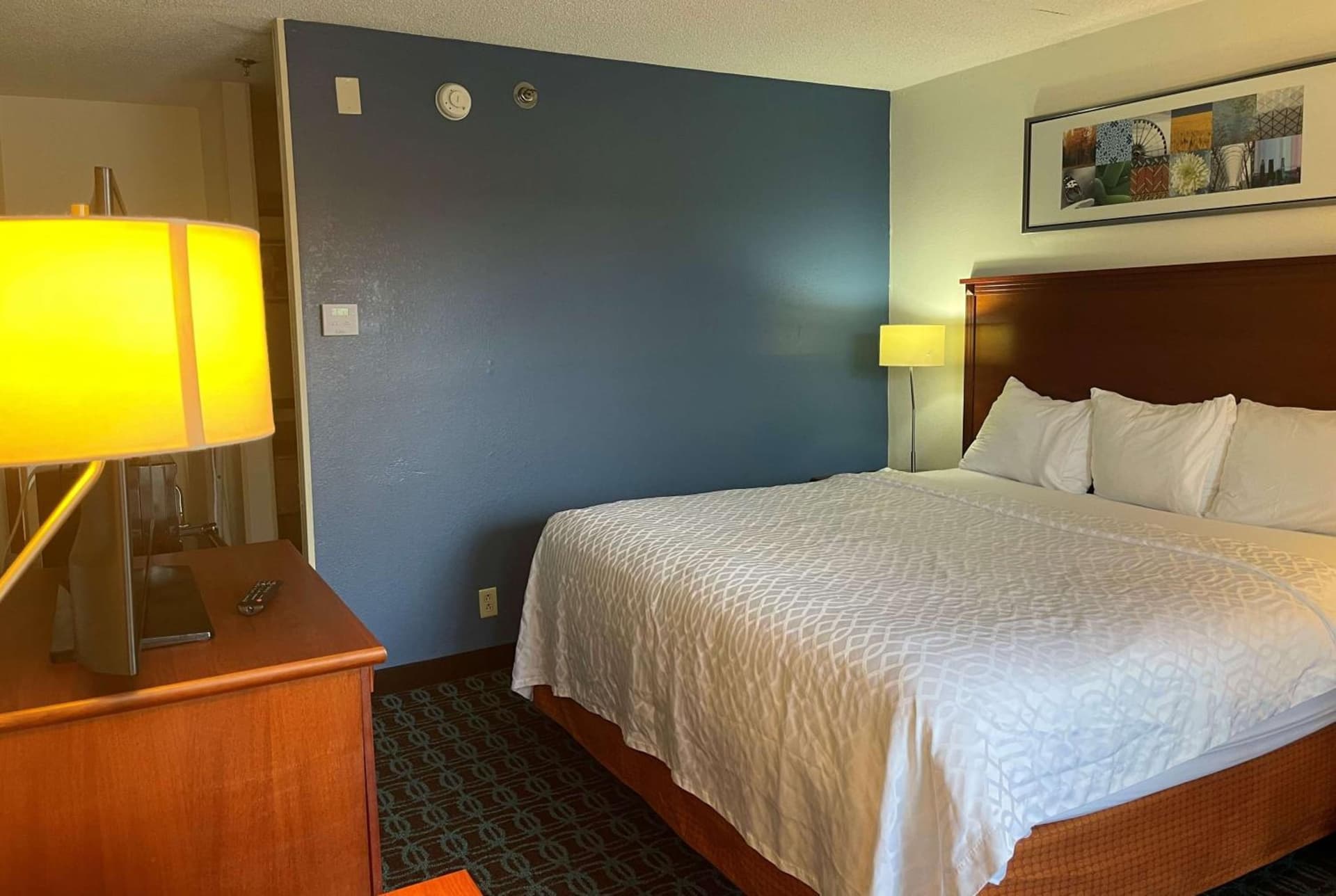Baymont by Wyndham Dayton North interior in Dayton, OH — gallery photo 2