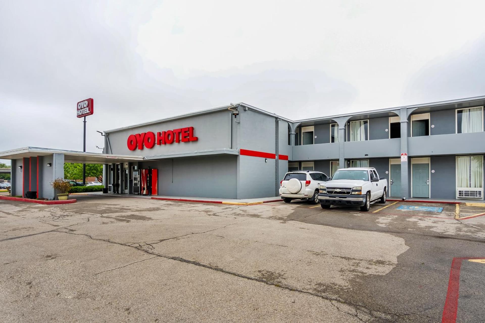 OYO Hotel Wichita Falls - Downtown property views in Wichita Falls, TX — gallery photo 3