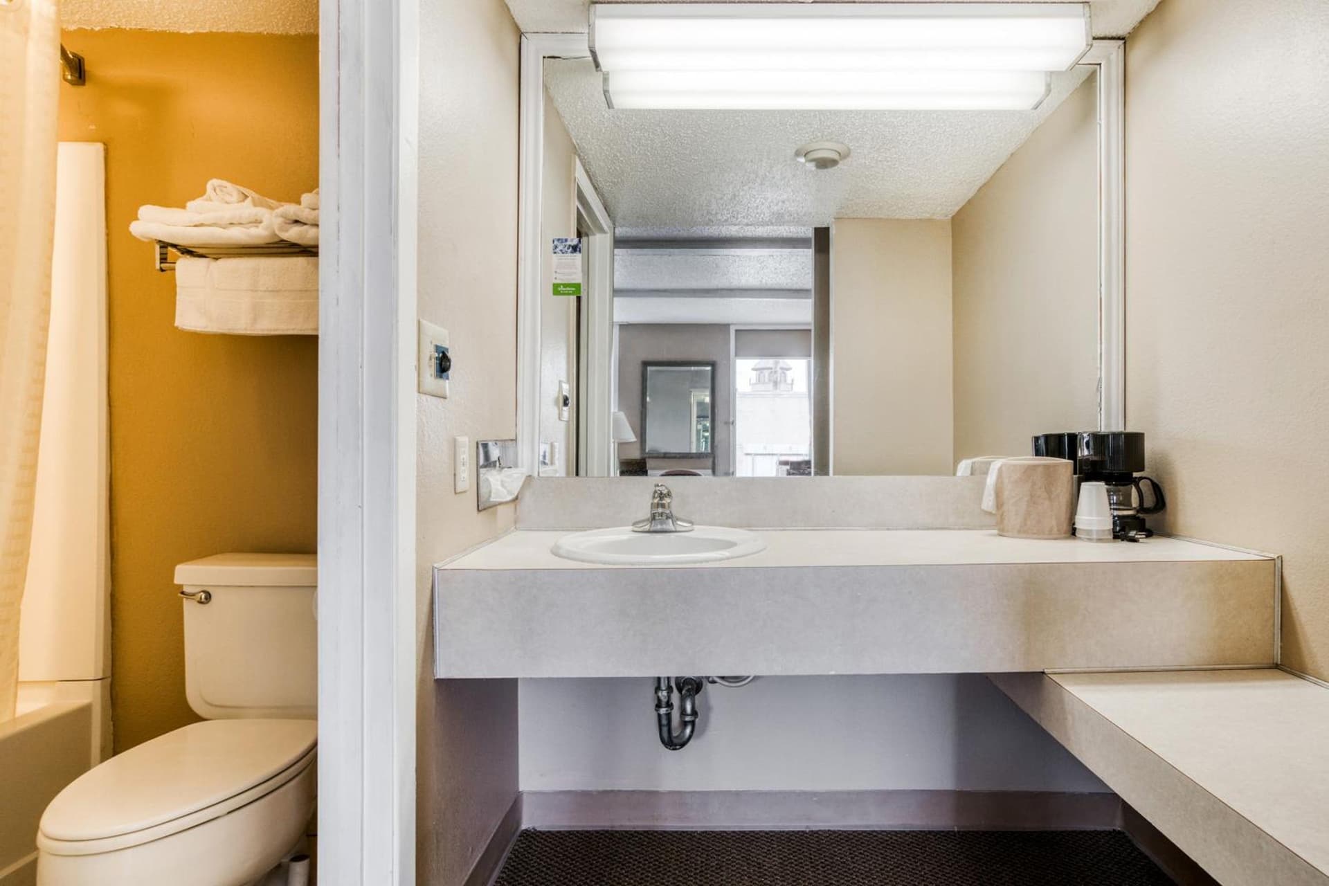 OYO Hotel Wichita Falls - Downtown gallery photo in Wichita Falls, TX — image 10