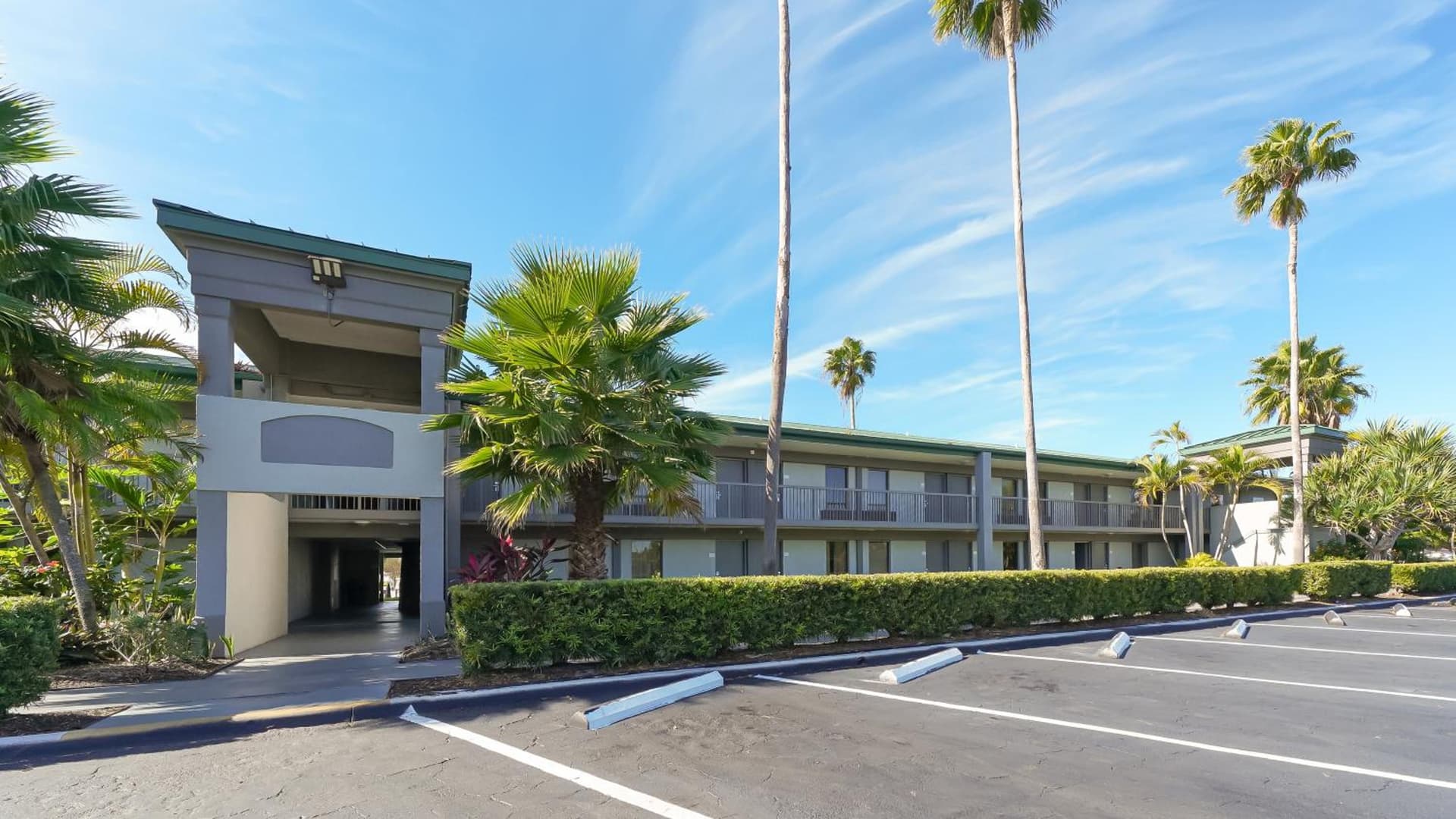 Heated Pool, Fireplace, 70" TV, Waterfront & More! featured exterior or lobby in Sarasota, FL — similar hotel