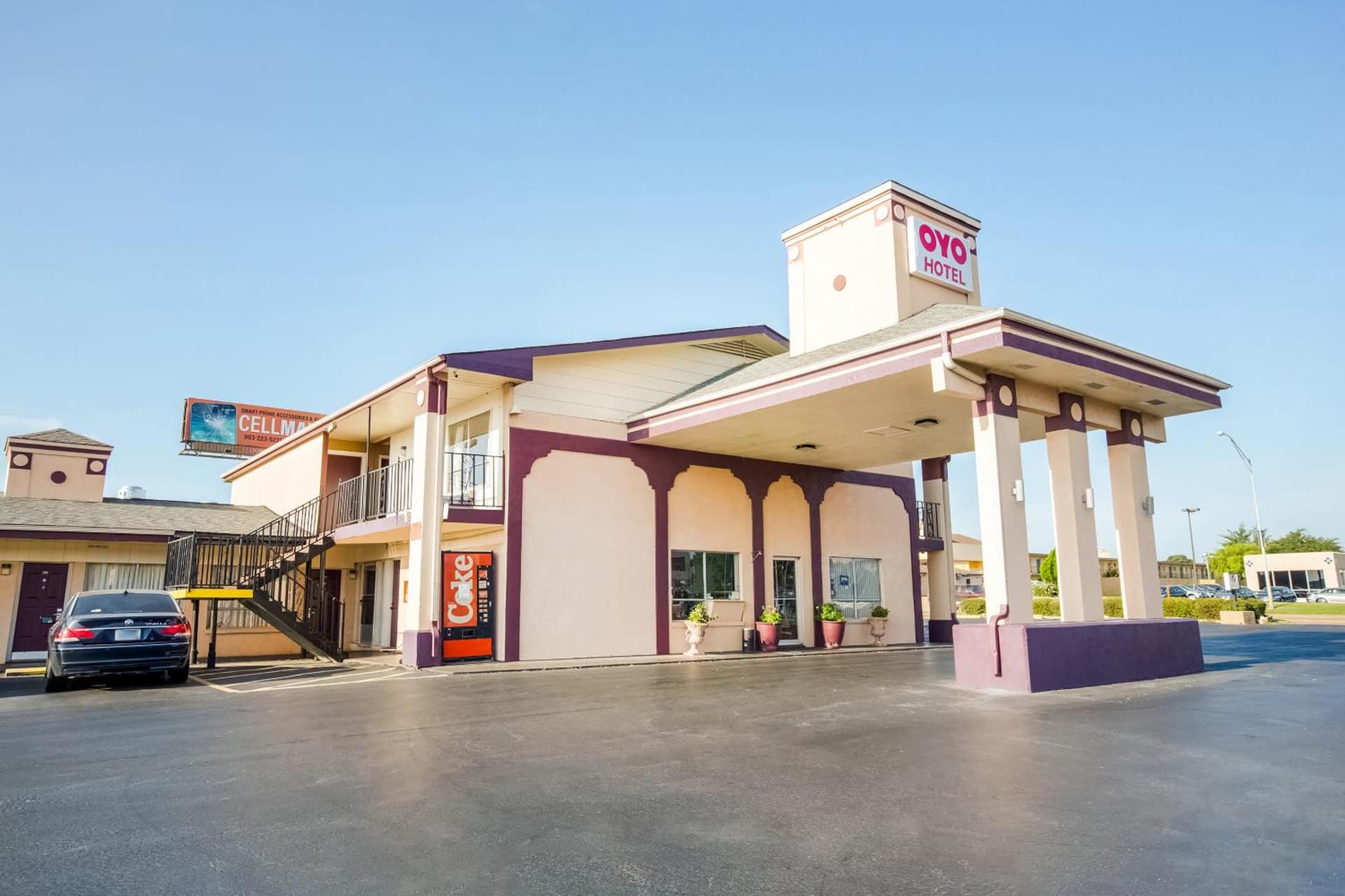 OYO Hotel Texarkana North Heights AR Hwy I-30 interior in Texarkana, TX — gallery photo 2