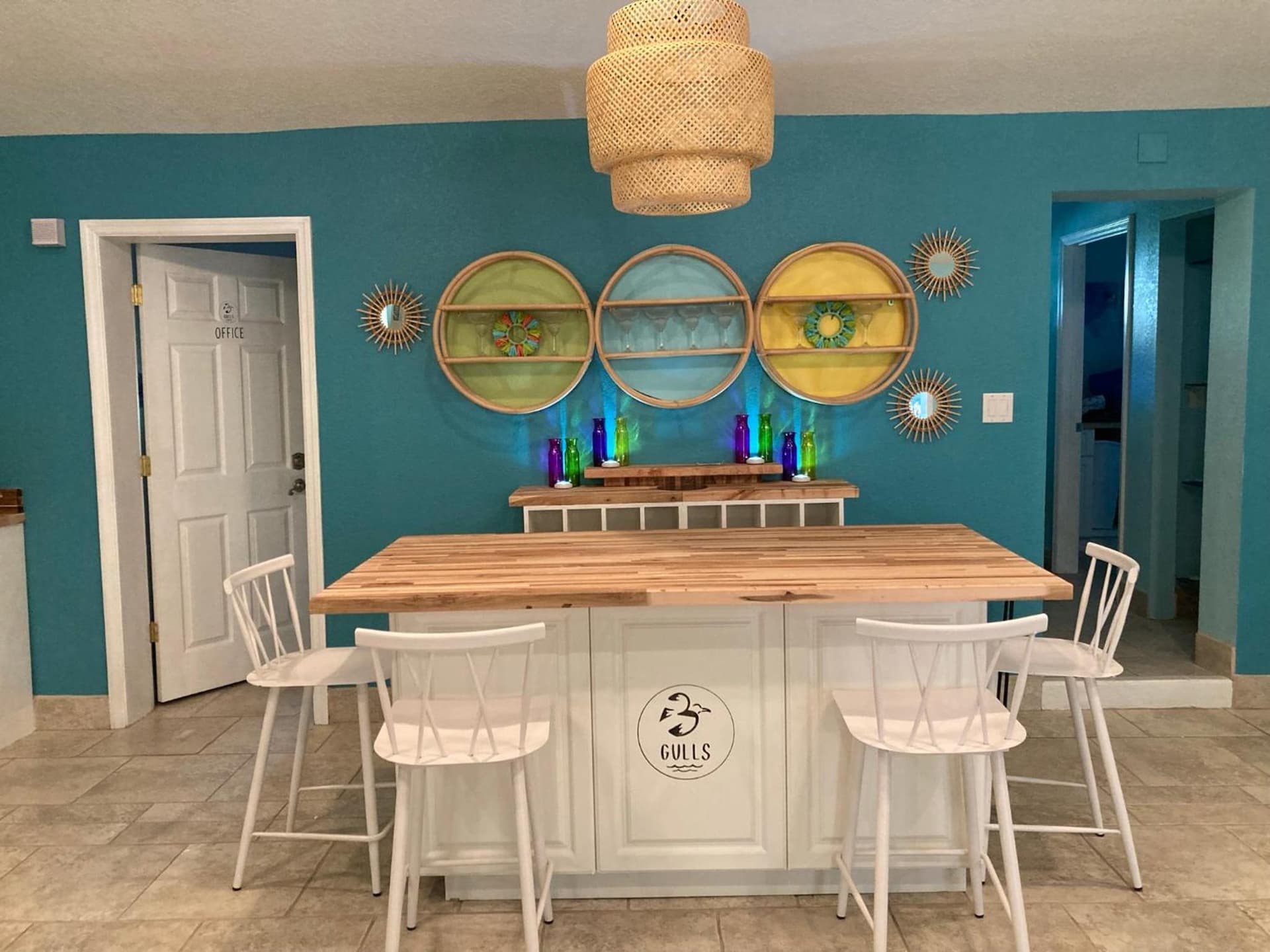 3Gulls Inn Ozona-Boutique Hotel-Steps from Restaurants & Brewery-SwimSpa Pool-Pet Friendly gallery photo in Palm Harbor, FL — image 53