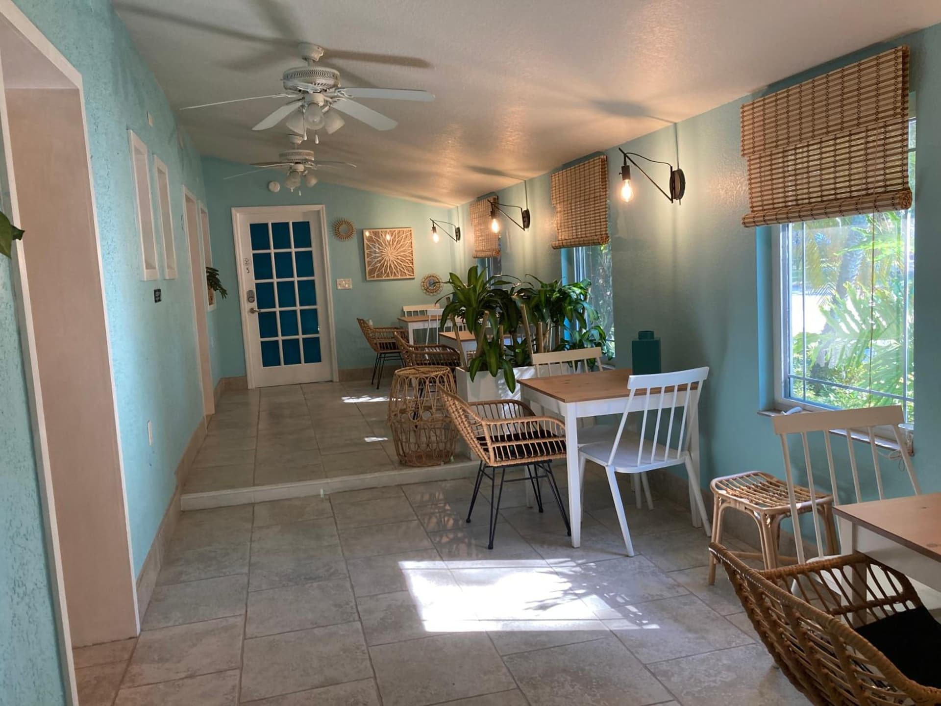 3Gulls Inn Ozona-Boutique Hotel-Steps from Restaurants & Brewery-SwimSpa Pool-Pet Friendly gallery photo in Palm Harbor, FL — image 20