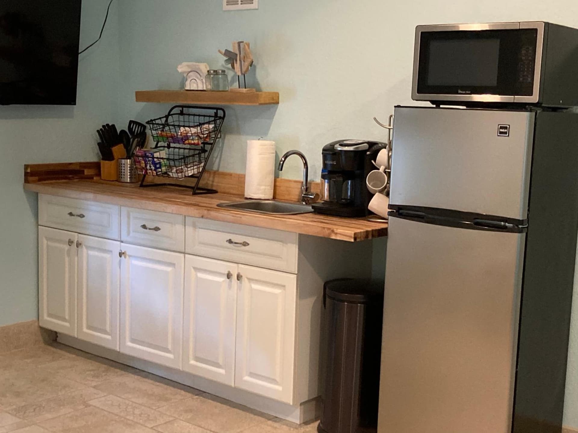 3Gulls Inn Ozona-Boutique Hotel-Steps from Restaurants & Brewery-SwimSpa Pool-Pet Friendly gallery photo in Palm Harbor, FL — image 29