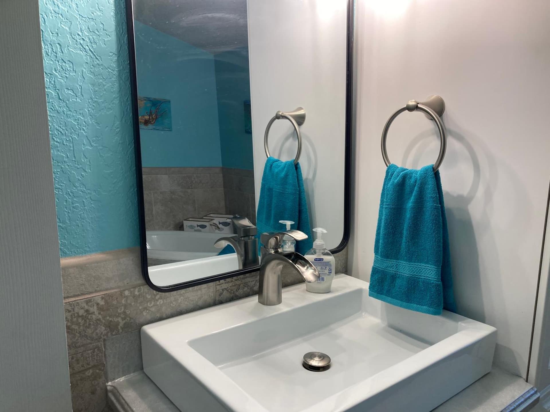 3Gulls Inn Ozona-Boutique Hotel-Steps from Restaurants & Brewery-SwimSpa Pool-Pet Friendly gallery photo in Palm Harbor, FL — image 51