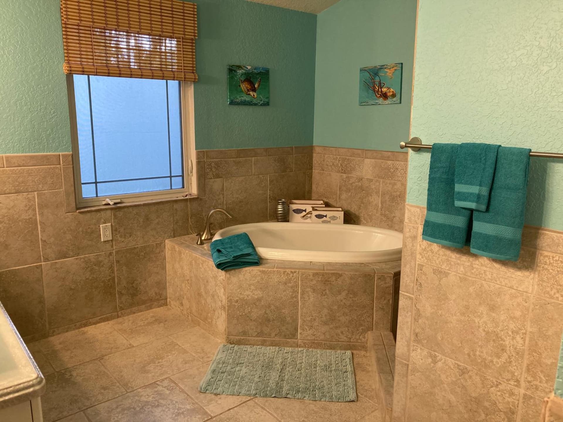 3Gulls Inn Ozona-Boutique Hotel-Steps from Restaurants & Brewery-SwimSpa Pool-Pet Friendly gallery photo in Palm Harbor, FL — image 61
