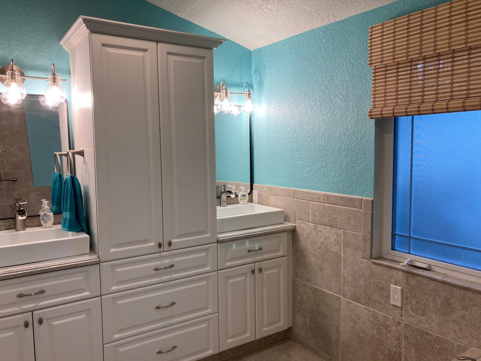 3Gulls Inn Ozona-Boutique Hotel-Steps from Restaurants & Brewery-SwimSpa Pool-Pet Friendly gallery photo in Palm Harbor, FL — image 77