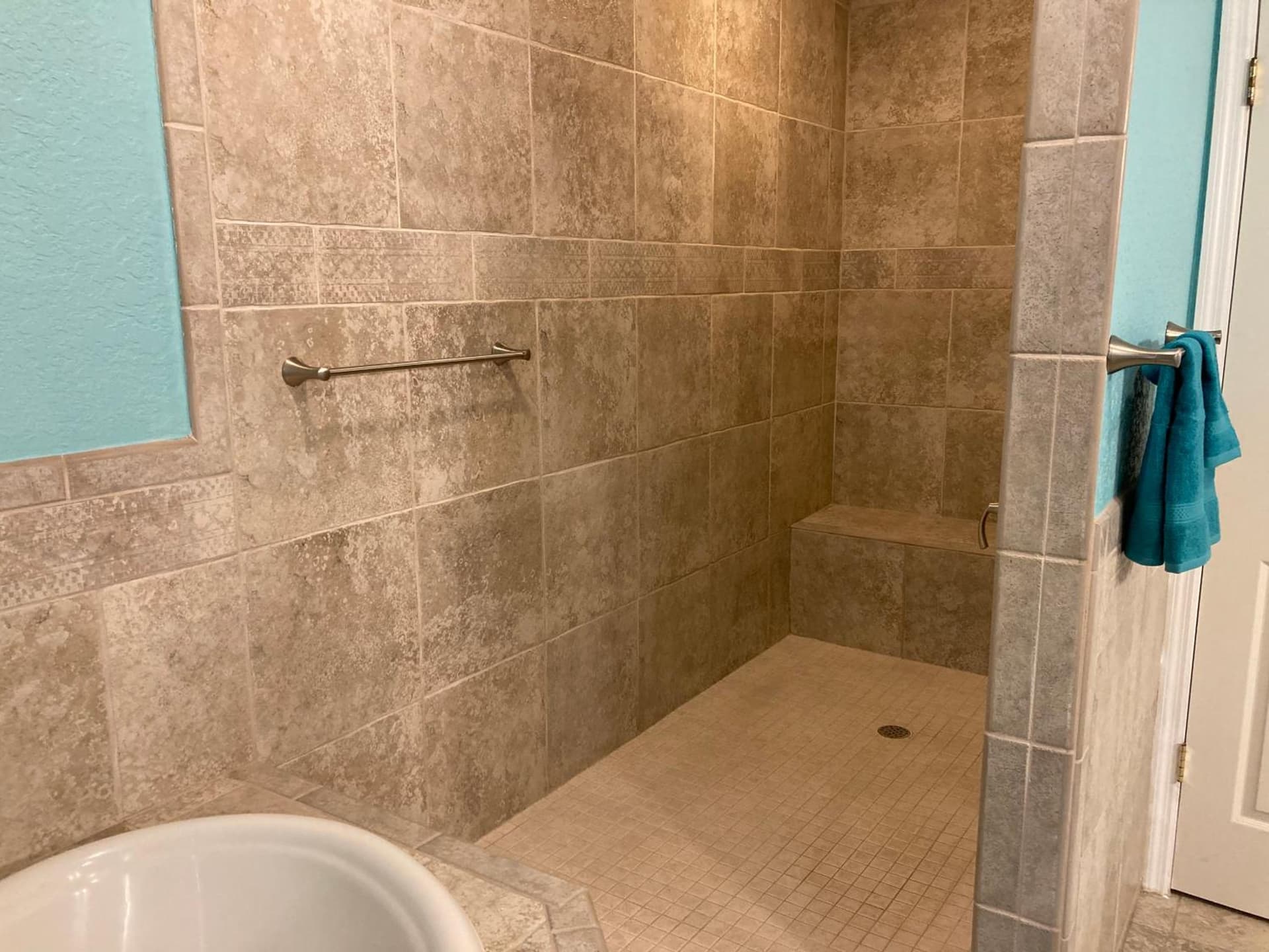 3Gulls Inn Ozona-Boutique Hotel-Steps from Restaurants & Brewery-SwimSpa Pool-Pet Friendly gallery photo in Palm Harbor, FL — image 41