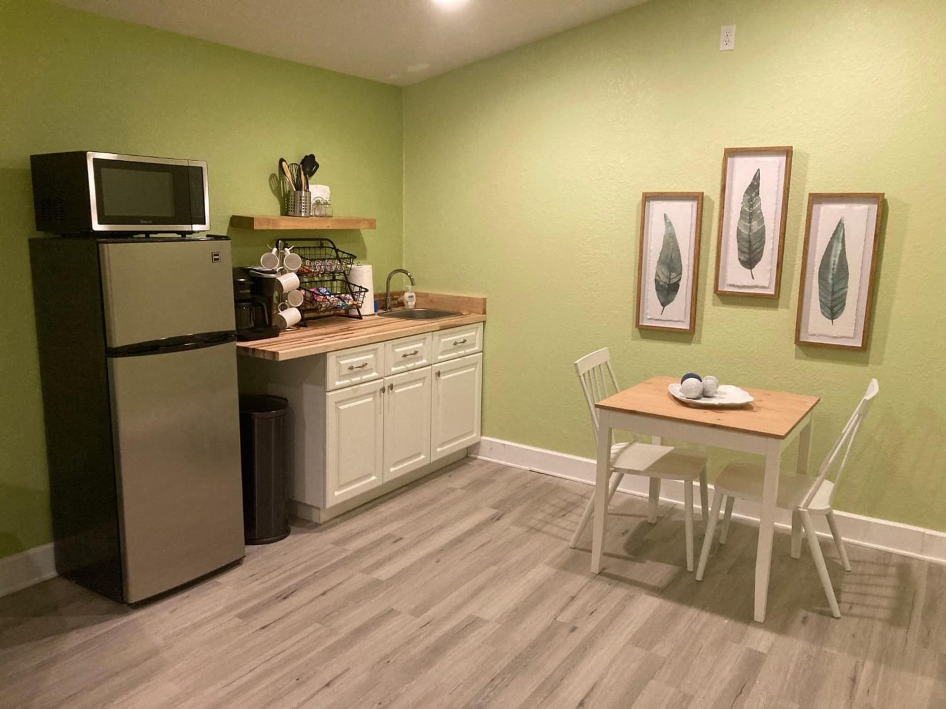 3Gulls Inn Ozona-Boutique Hotel-Steps from Restaurants & Brewery-SwimSpa Pool-Pet Friendly gallery photo in Palm Harbor, FL — image 65