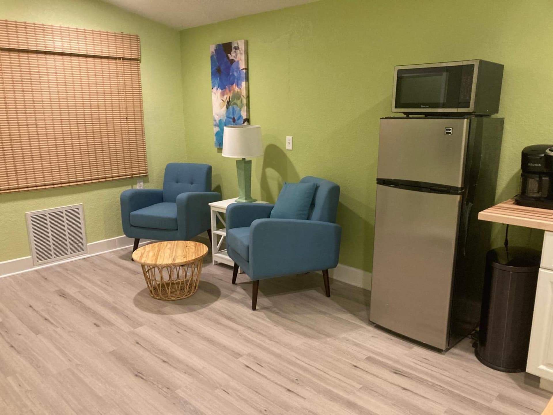 3Gulls Inn Ozona-Boutique Hotel-Steps from Restaurants & Brewery-SwimSpa Pool-Pet Friendly gallery photo in Palm Harbor, FL — image 78