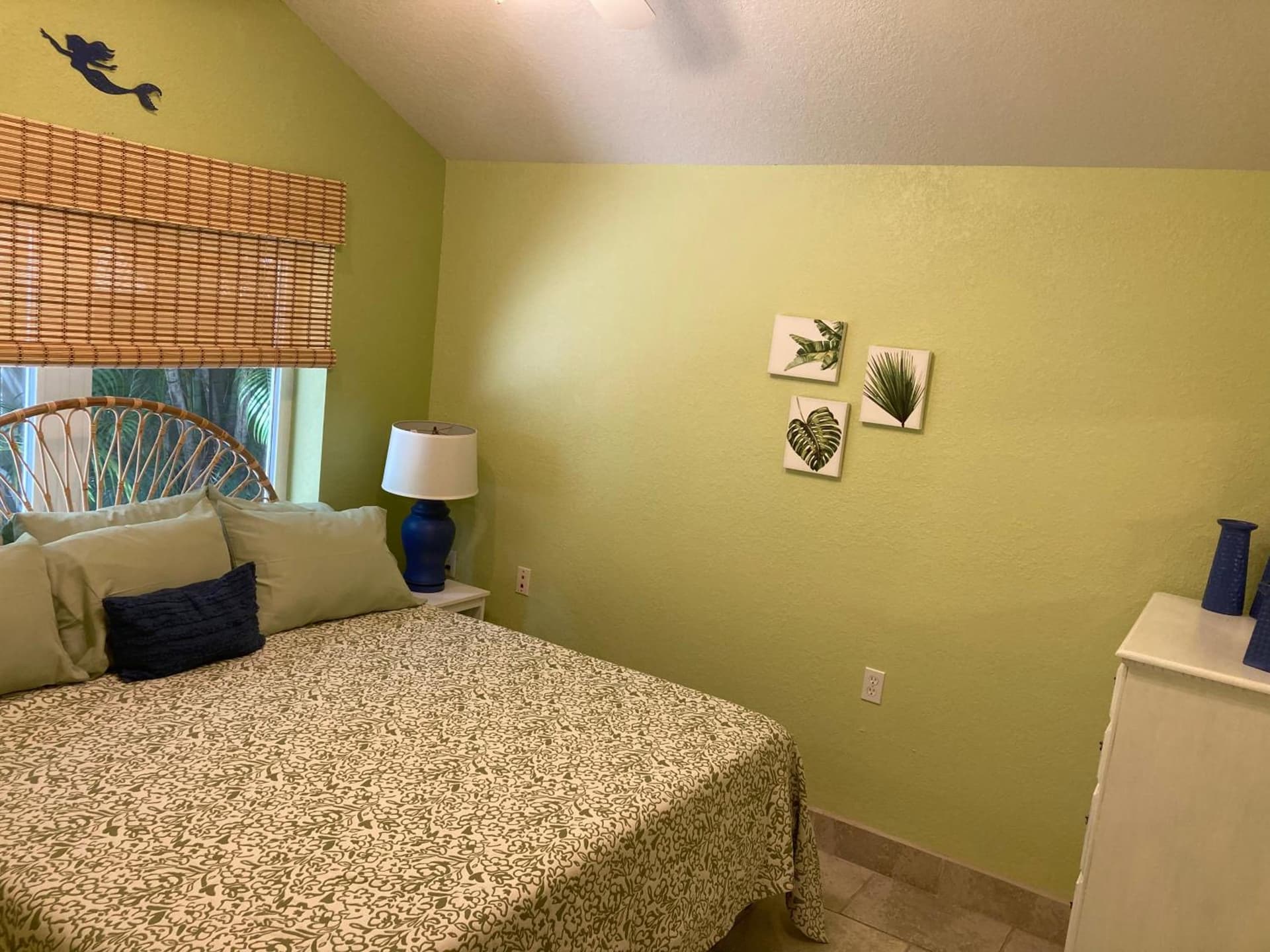 3Gulls Inn Ozona-Boutique Hotel-Steps from Restaurants & Brewery-SwimSpa Pool-Pet Friendly gallery photo in Palm Harbor, FL — image 64
