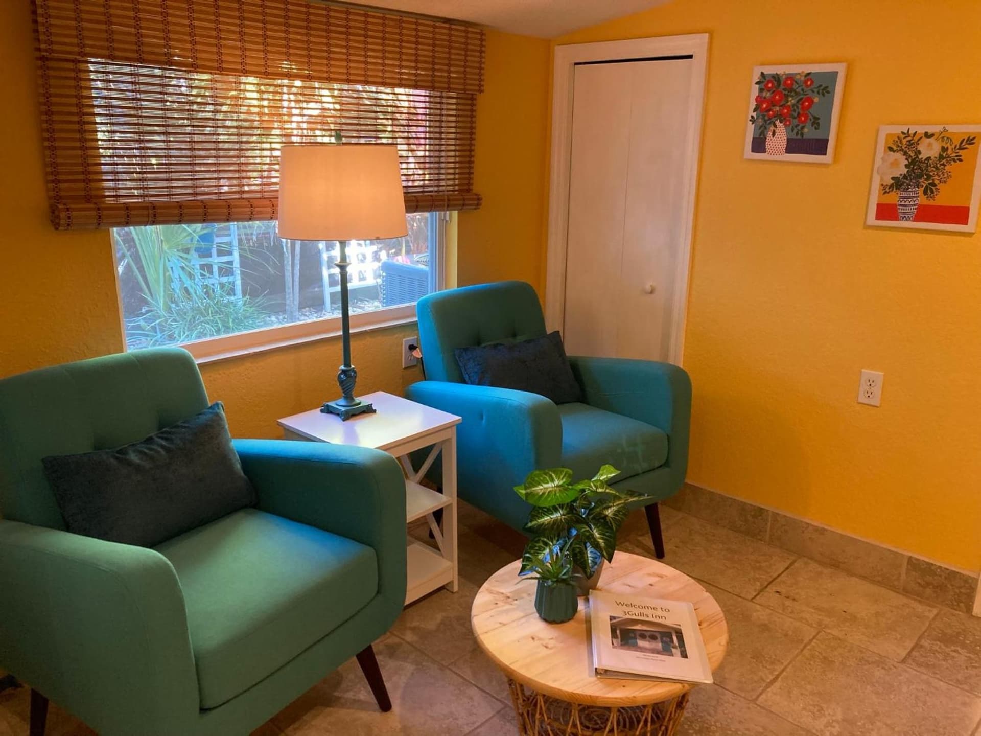 3Gulls Inn Ozona-Boutique Hotel-Steps from Restaurants & Brewery-SwimSpa Pool-Pet Friendly gallery photo in Palm Harbor, FL — image 35