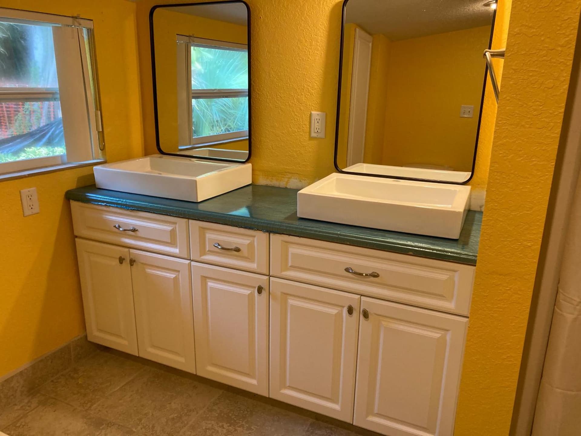3Gulls Inn Ozona-Boutique Hotel-Steps from Restaurants & Brewery-SwimSpa Pool-Pet Friendly gallery photo in Palm Harbor, FL — image 13