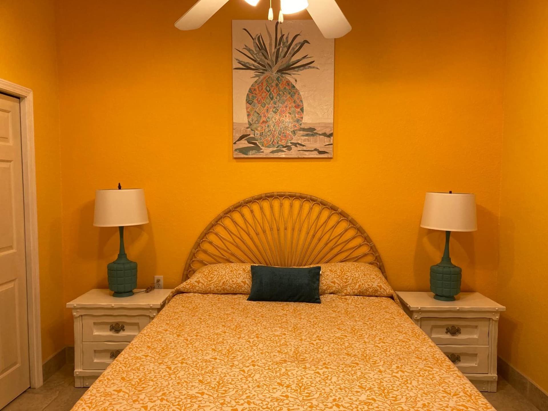 3Gulls Inn Ozona-Boutique Hotel-Steps from Restaurants & Brewery-SwimSpa Pool-Pet Friendly gallery photo in Palm Harbor, FL — image 75