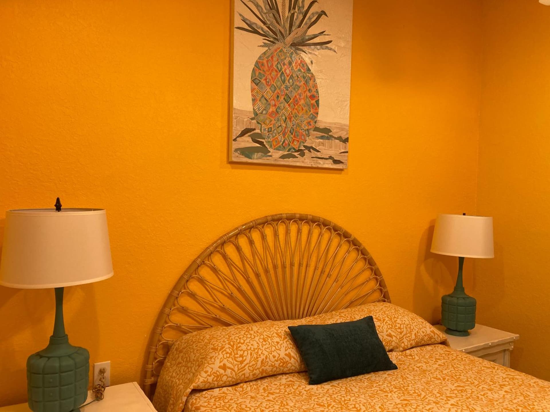 3Gulls Inn Ozona-Boutique Hotel-Steps from Restaurants & Brewery-SwimSpa Pool-Pet Friendly gallery photo in Palm Harbor, FL — image 34