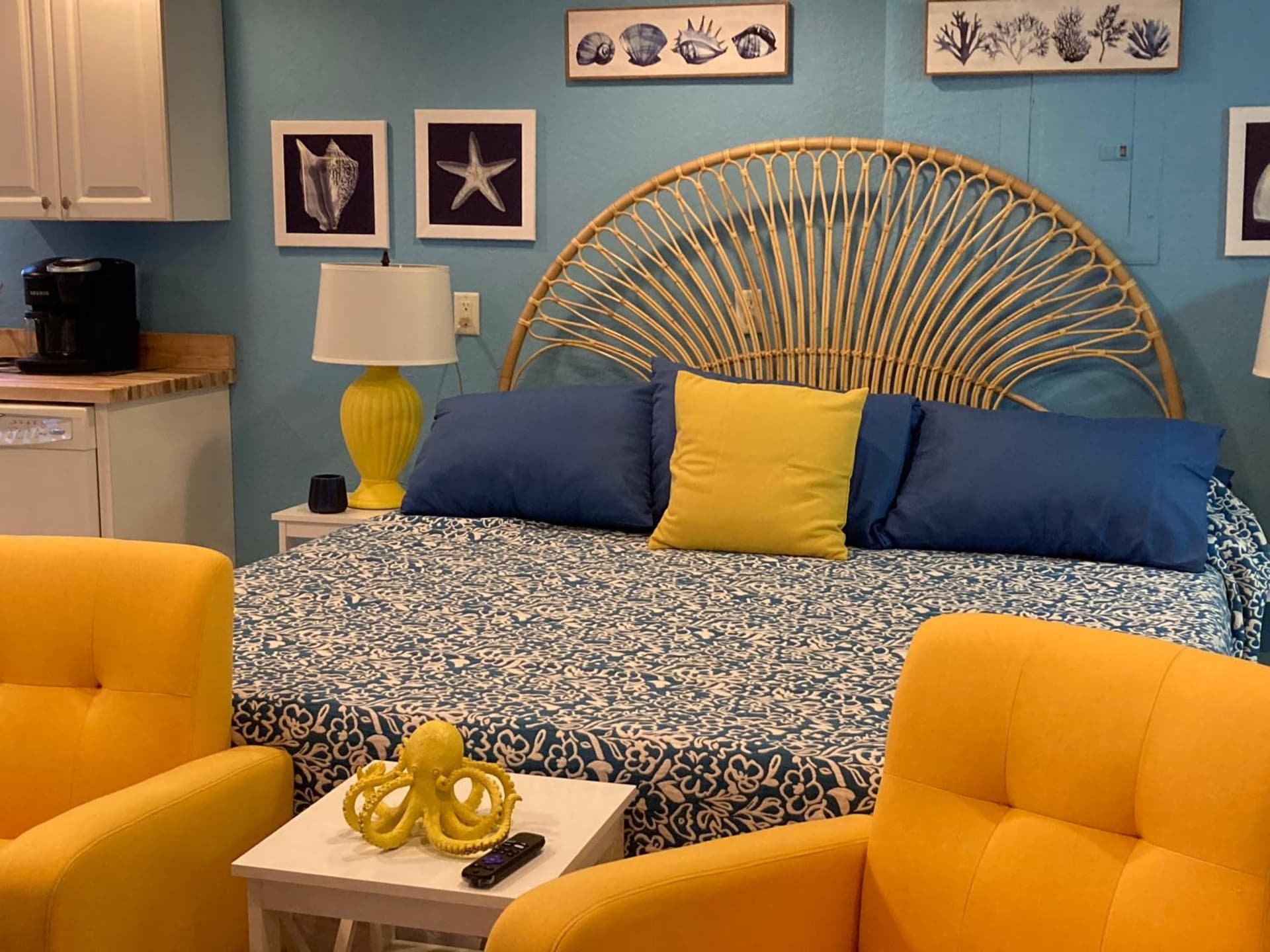 3Gulls Inn Ozona-Boutique Hotel-Steps from Restaurants & Brewery-SwimSpa Pool-Pet Friendly gallery photo in Palm Harbor, FL — image 76