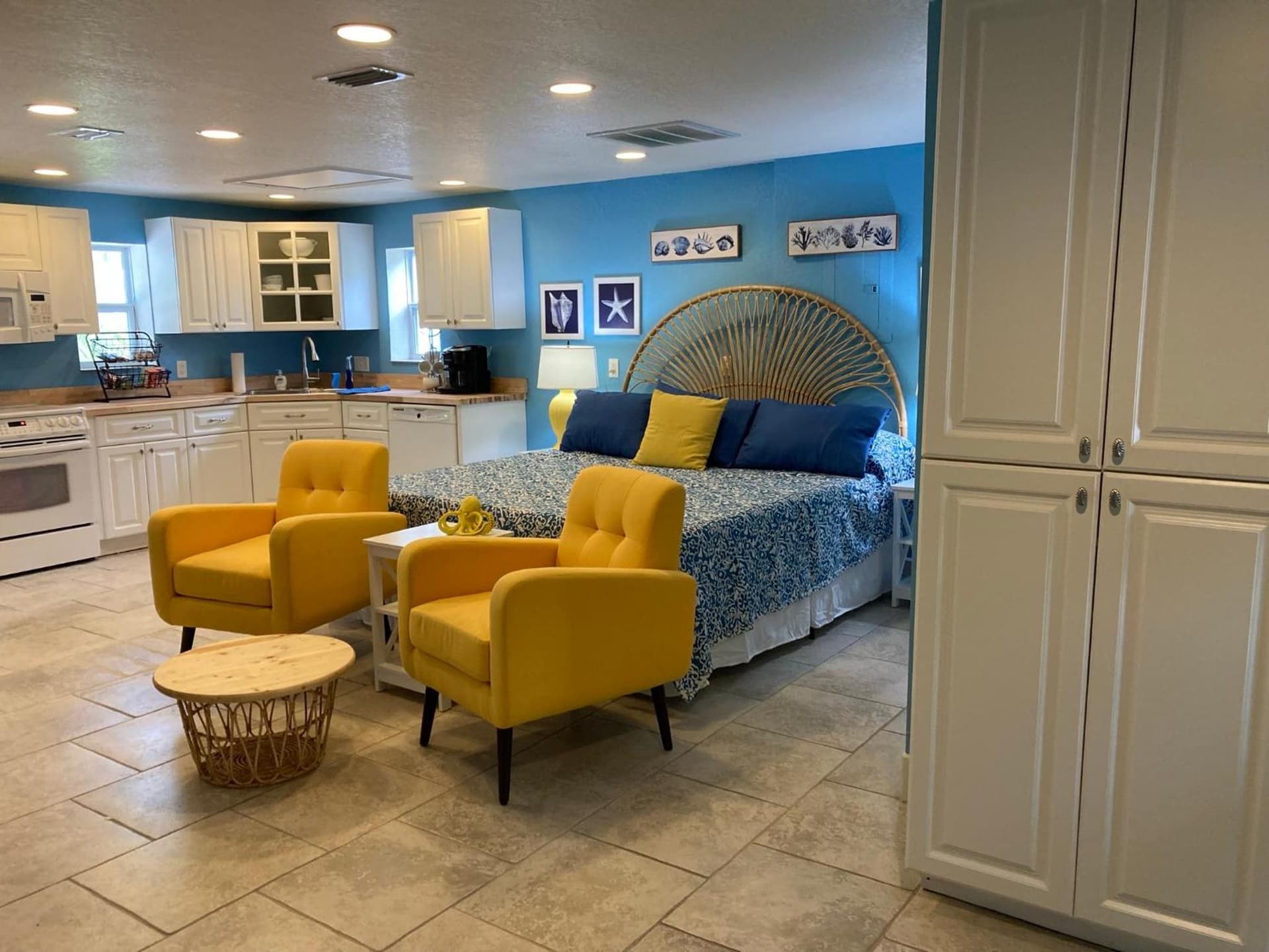 3Gulls Inn Ozona-Boutique Hotel-Steps from Restaurants & Brewery-SwimSpa Pool-Pet Friendly gallery photo in Palm Harbor, FL — image 56