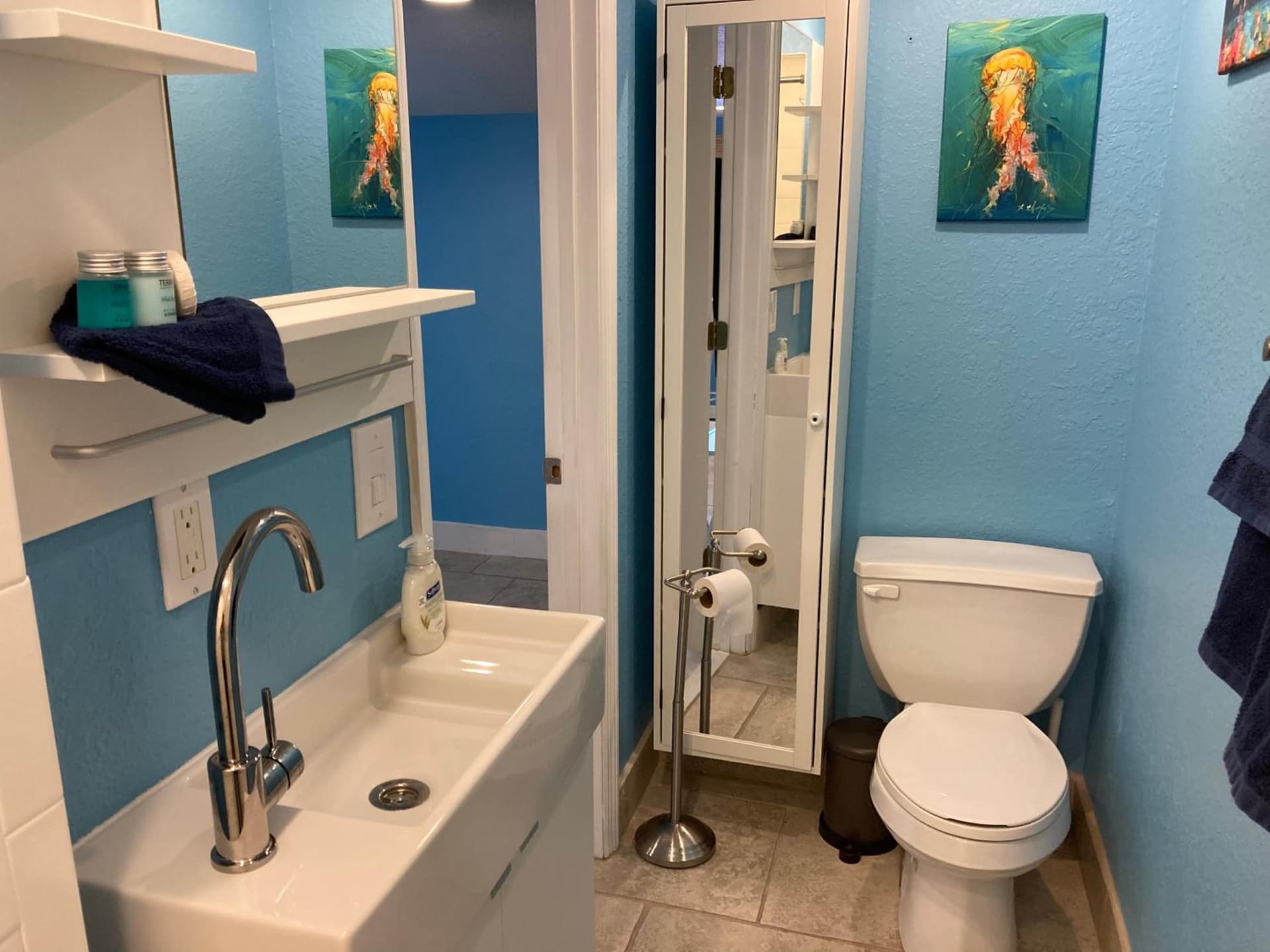3Gulls Inn Ozona-Boutique Hotel-Steps from Restaurants & Brewery-SwimSpa Pool-Pet Friendly gallery photo in Palm Harbor, FL — image 18