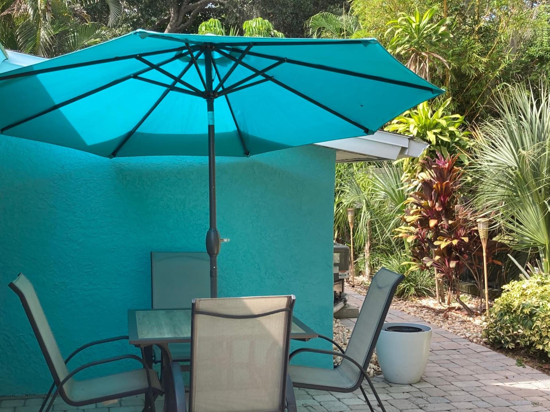 3Gulls Inn Ozona-Boutique Hotel-Steps from Restaurants & Brewery-SwimSpa Pool-Pet Friendly gallery photo in Palm Harbor, FL — image 10