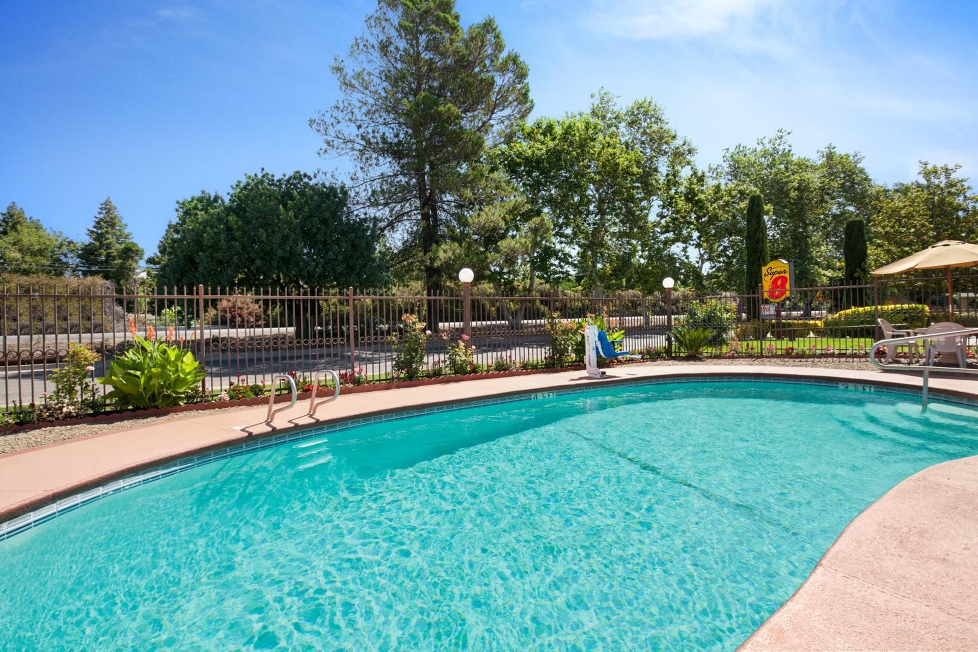 Super 8 by Wyndham Chico gallery photo in Chico, CA — image 30