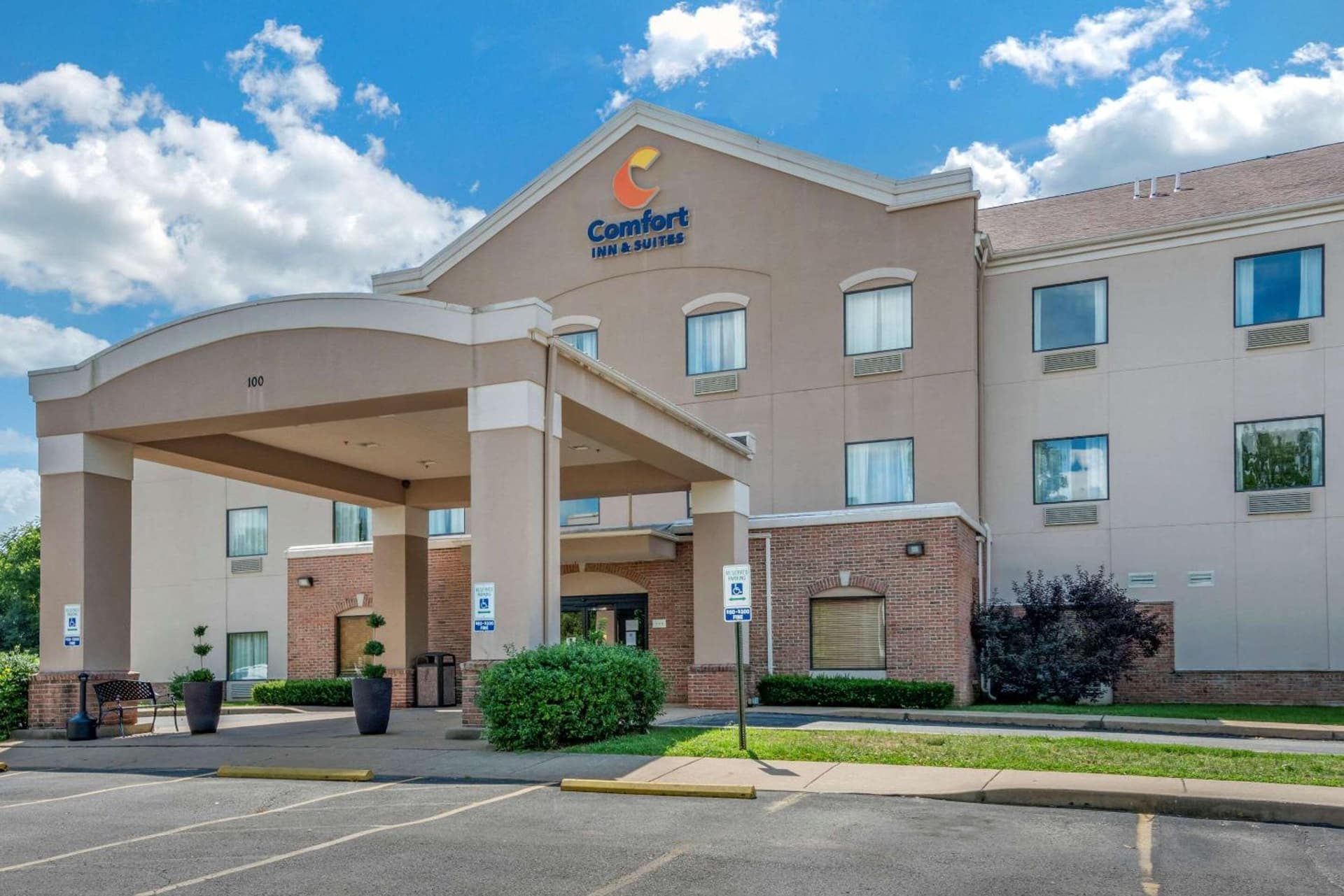 Comfort Inn & Suites St Louis-O'Fallon interior in O'Fallon, MO — gallery photo 2