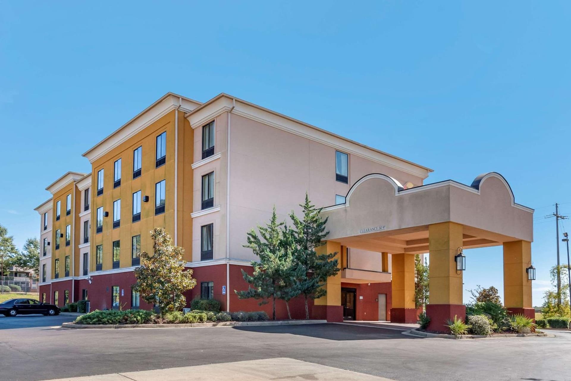 Comfort Inn & Suites Clinton - Jackson West interior in Clinton, MS — gallery photo 2