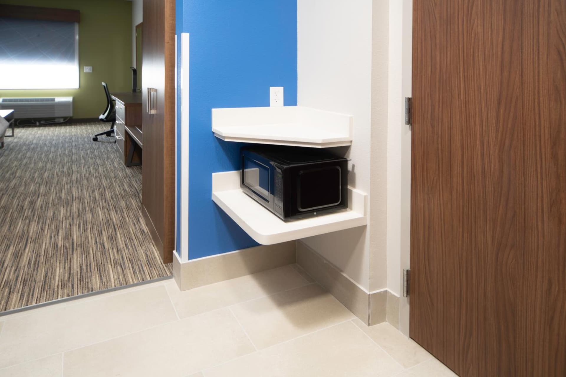 Holiday Inn Express & Suites - Fort Myers Airport by IHG gallery photo in Fort Myers, FL — image 47