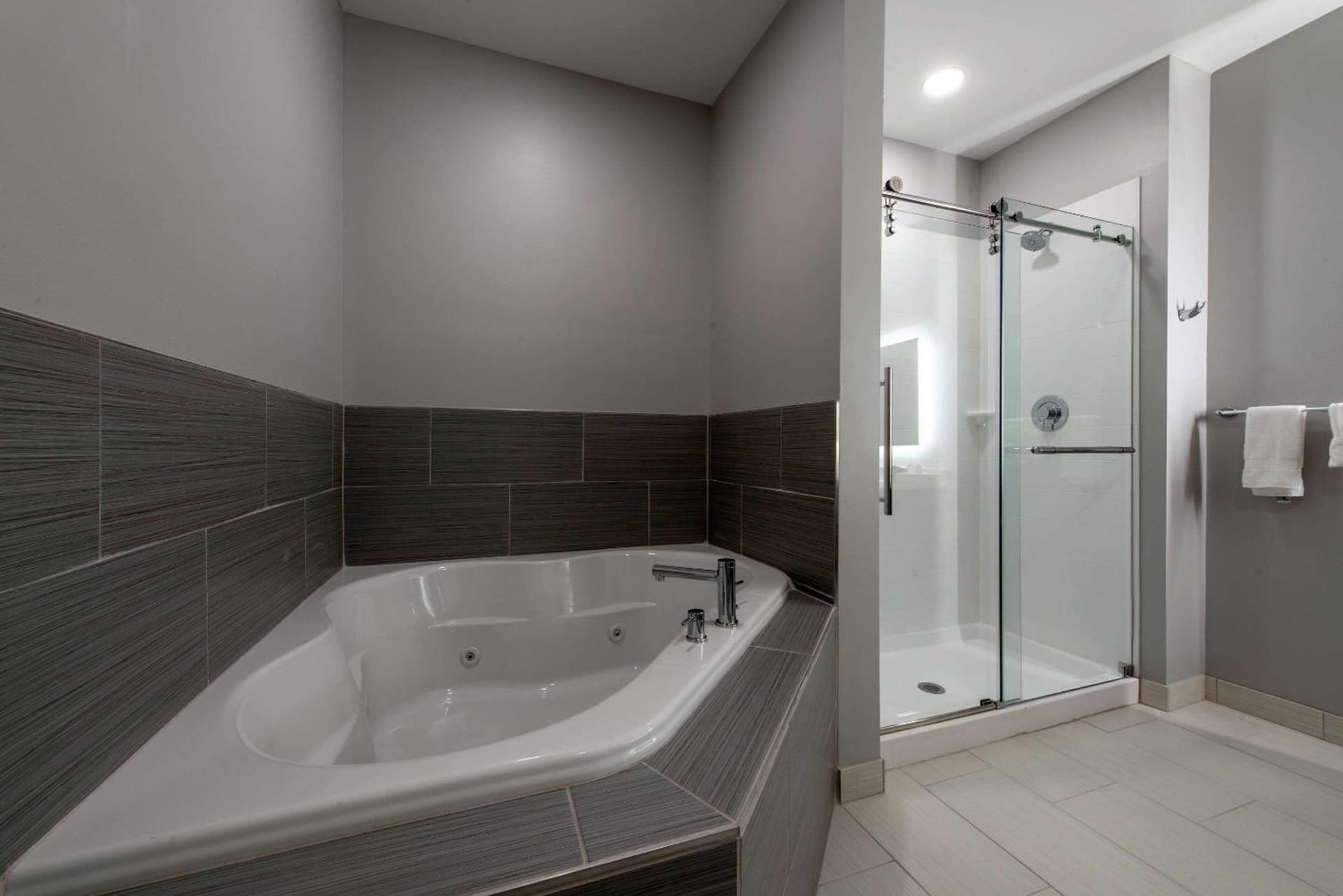 Comfort Suites Greenville Airport gallery photo in Greenville, SC — image 23