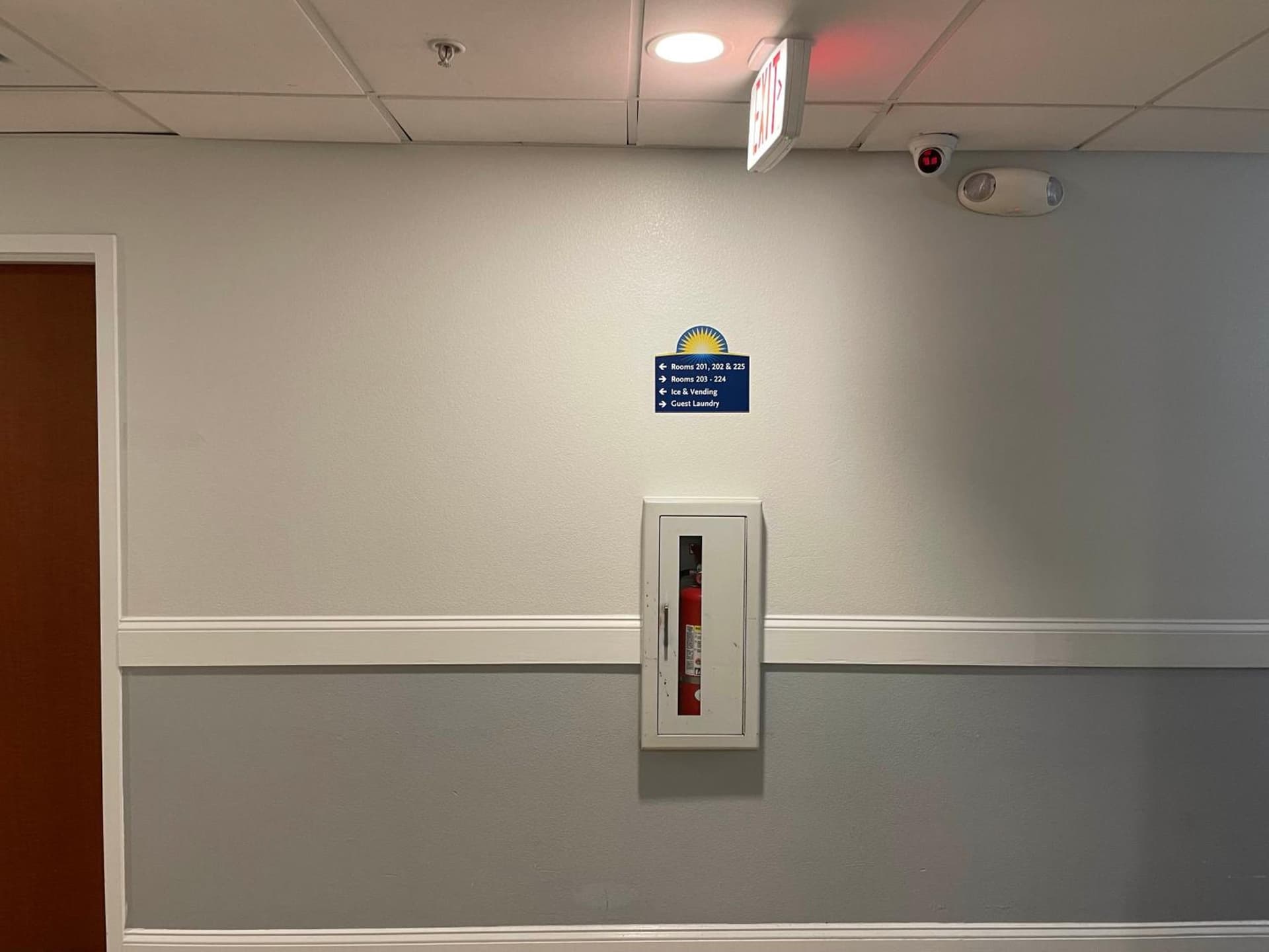 Days Inn & Suites by Wyndham Lakeland gallery photo in Lakeland, FL — image 109
