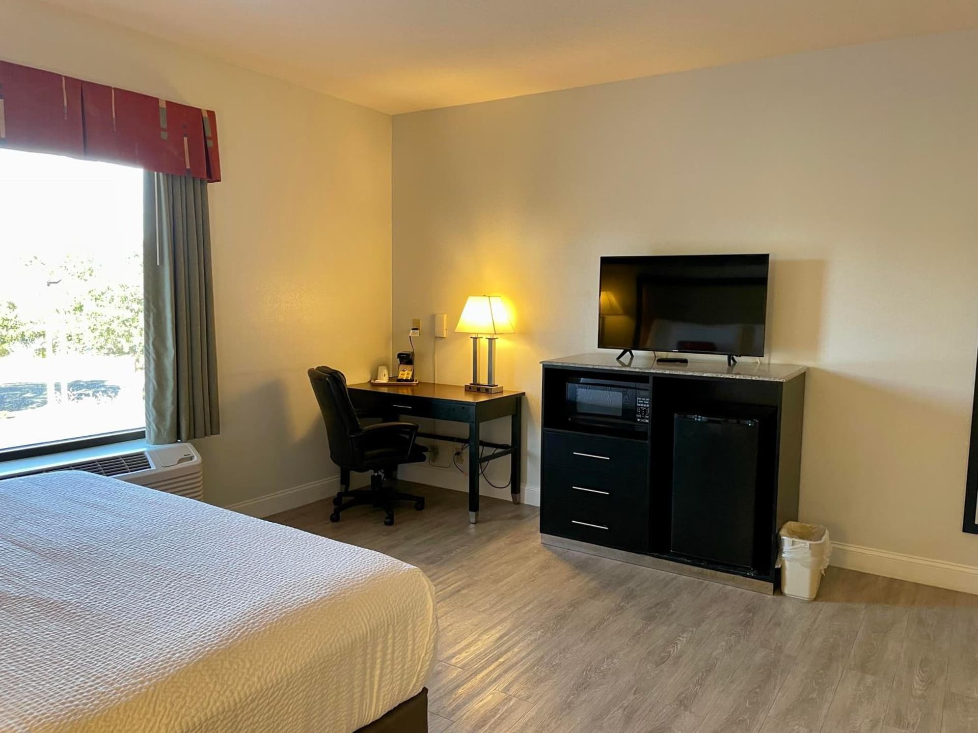 Days Inn & Suites by Wyndham Lakeland gallery photo in Lakeland, FL — image 57