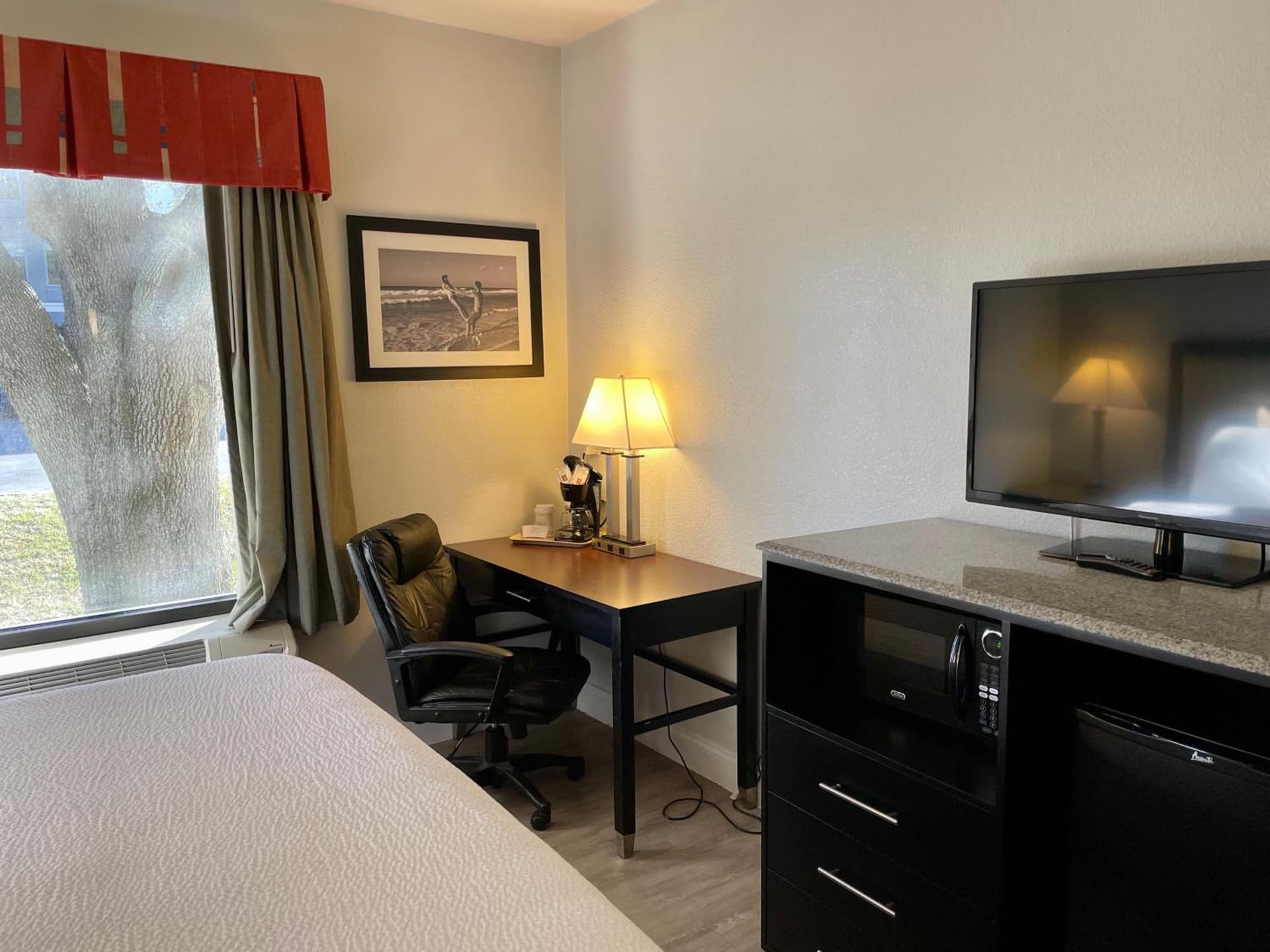 Days Inn & Suites by Wyndham Lakeland gallery photo in Lakeland, FL — image 126